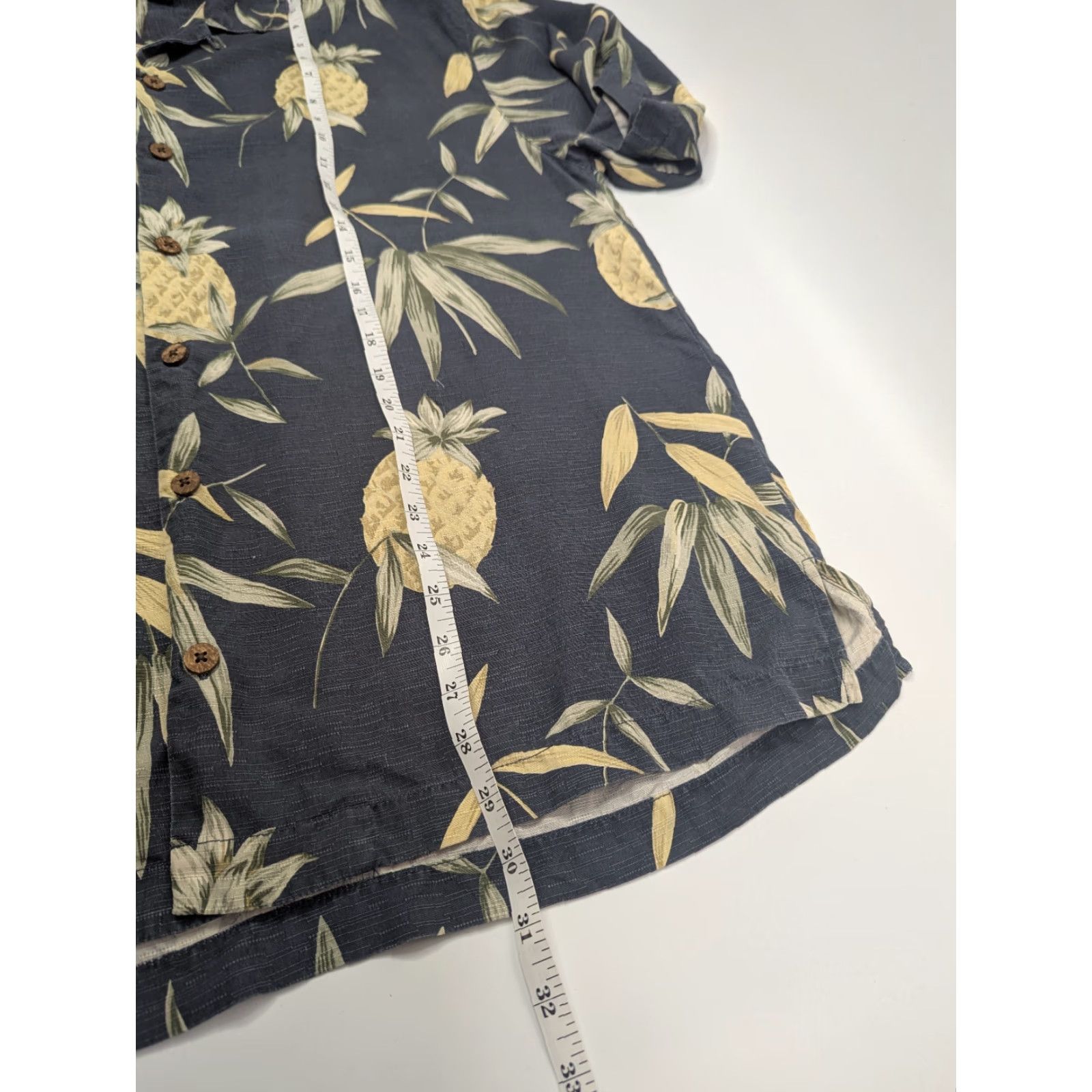Tommy Bahama VINTAGE Tommy Bahama Pineapple Print Silk Camp Hawaiian Shirt Loop Collar Size Medium Size US M / EU 48-50 / 2 - 3 Thumbnail