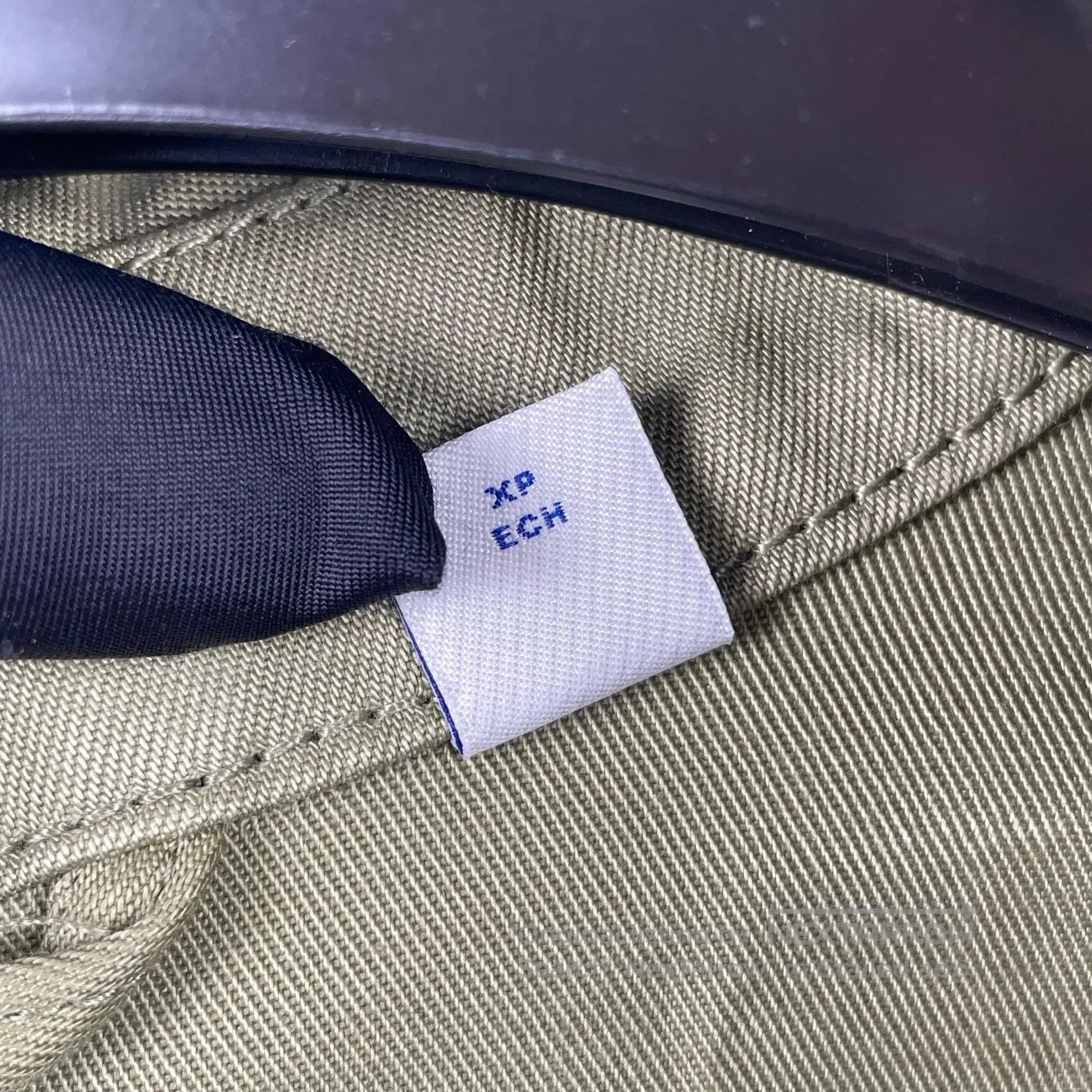 Burberry Burberry Chest Fox Embroidered Cursive Logo Letter Green S Size US XS / EU 42 / 0 - 5 Thumbnail