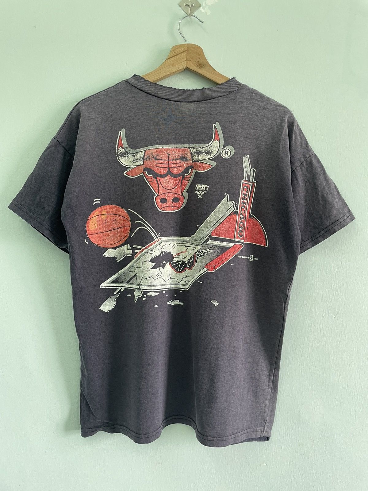 NBA × Vintage Vintage 1994 Chicago Bull Team Glasgow Sunfaded Tshirt Size US L / EU 52-54 / 3 - 2 Thumbnail