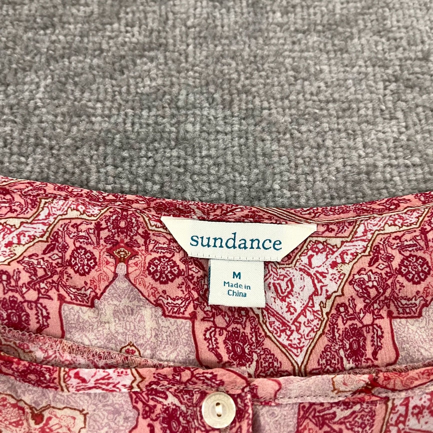 Vintage SUNDANCE Top Womens Medium Red Pink Floral 100% Silk Sheer Blouse Button Up Size M / US 6-8 / IT 42-44 - 2 Thumbnail