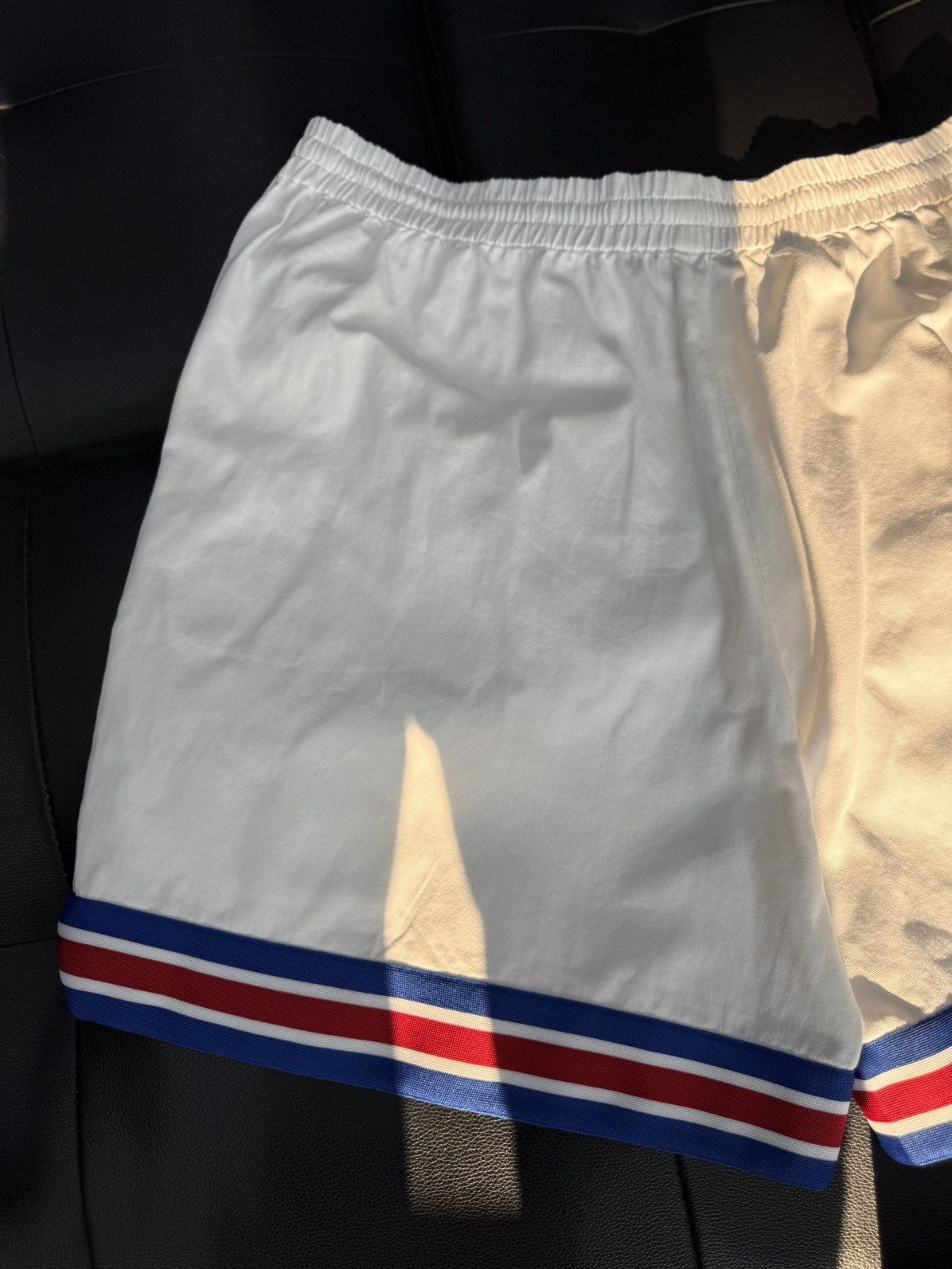 Louis Vuitton Louis Vuitton NBA Shorts Size 4L RARE Pre Owned Size US 38 / EU 54 - 7 Thumbnail