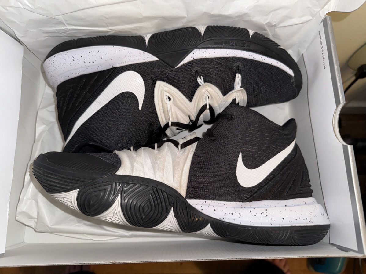 Nike Kyrie V Team Black Magic mid, OG Box, EXC! Minimal Use!