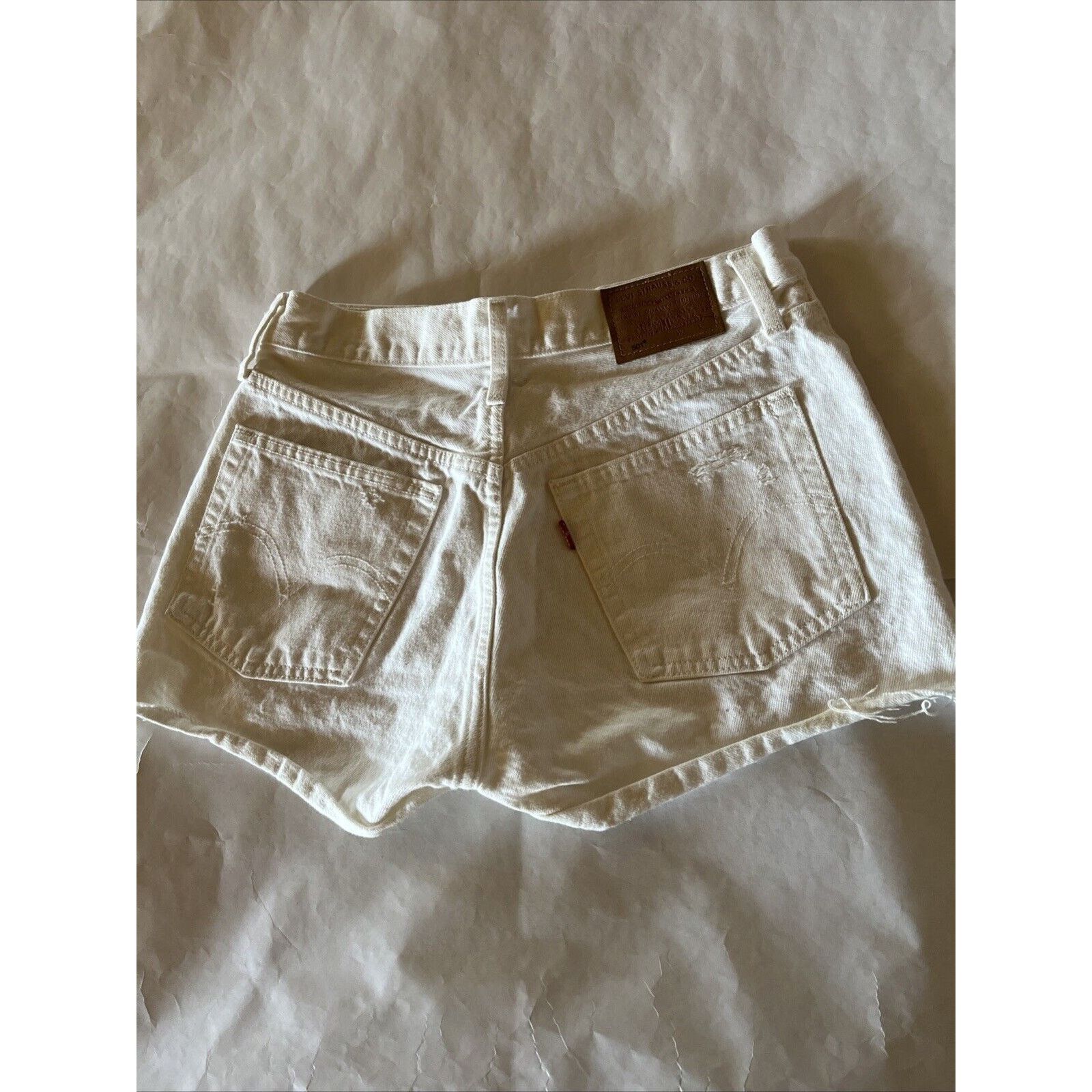 Levi's Levi's Shorts Womens 26 White 501 Jean Denim 28x3 Button Fly Size 28" / US 6 / IT 42 - 14 Thumbnail