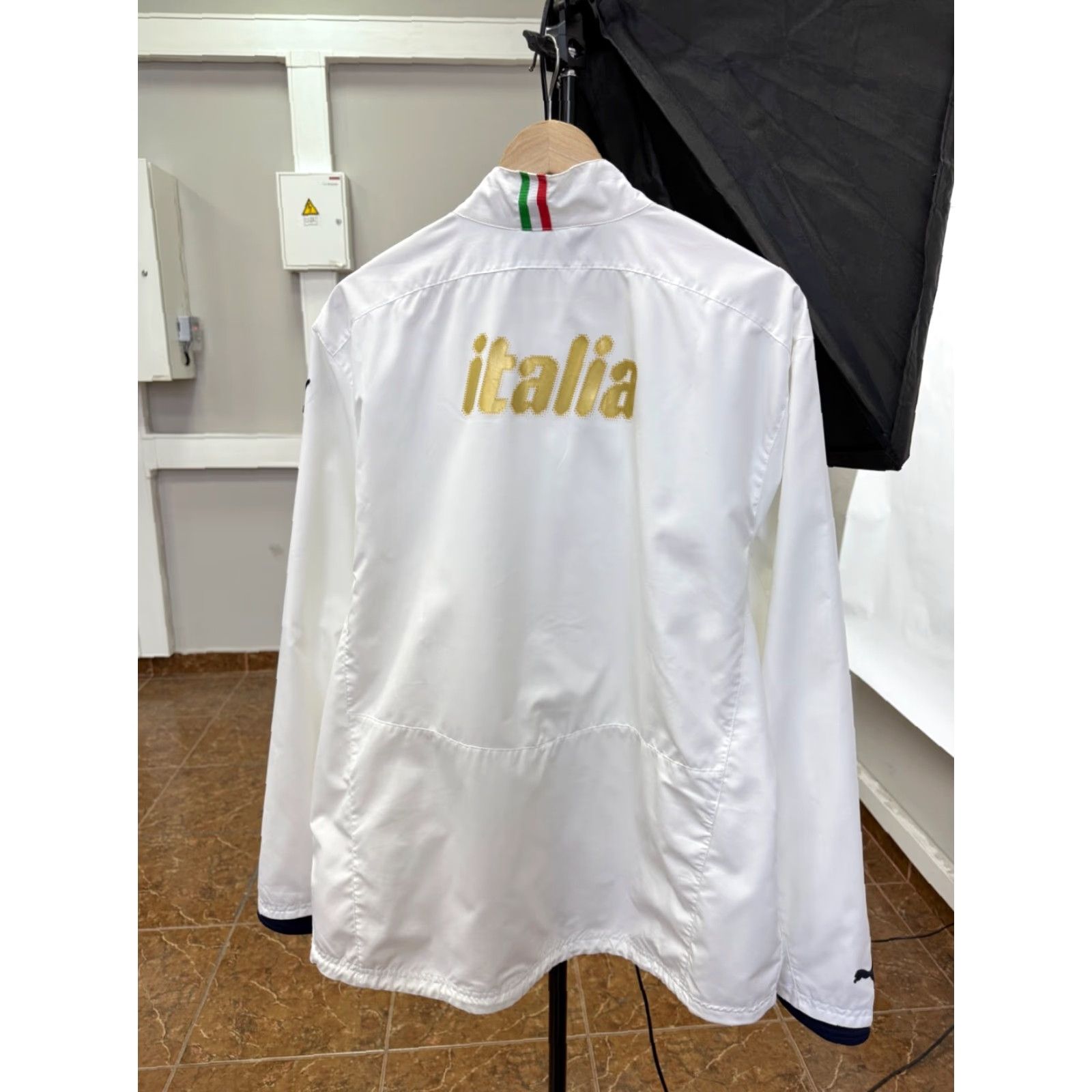 Puma VINTAGE Puma Italy Soccer Jersey Zip Jacket Retro Rare XL White Mens Jacket Size US XL / EU 56 / 4 - 2 Thumbnail