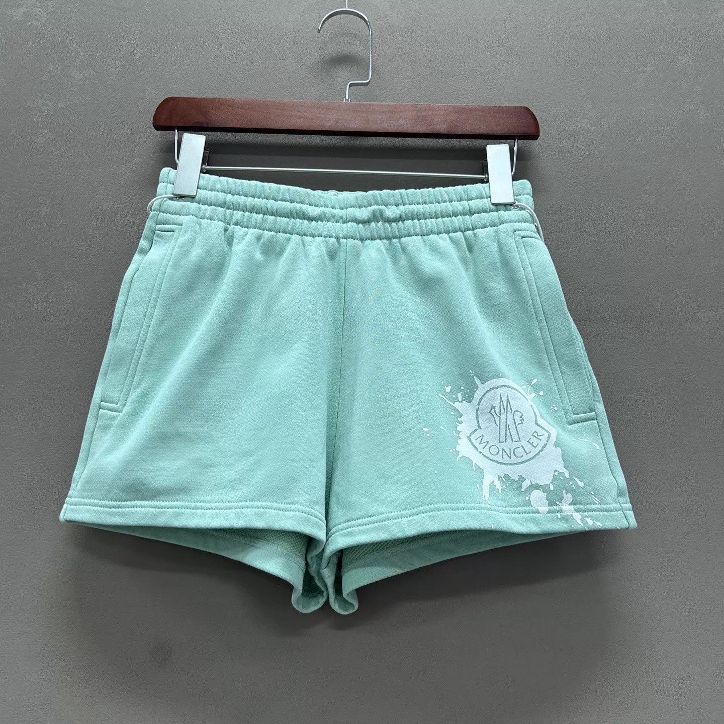 Moncler Moncler Logo Print Elastic Waist Straight Shorts XS Size 25" / US 0 / IT 36 - 1 Thumbnail