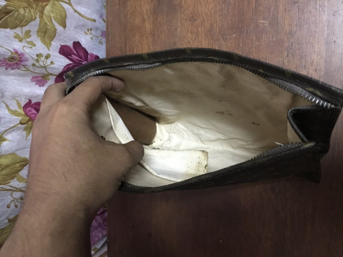 Louis Vuitton × Vintage Authentic Vintage Louis Vuitton Monogram Toiletry Pouch Size ONE SIZE - 10 Thumbnail
