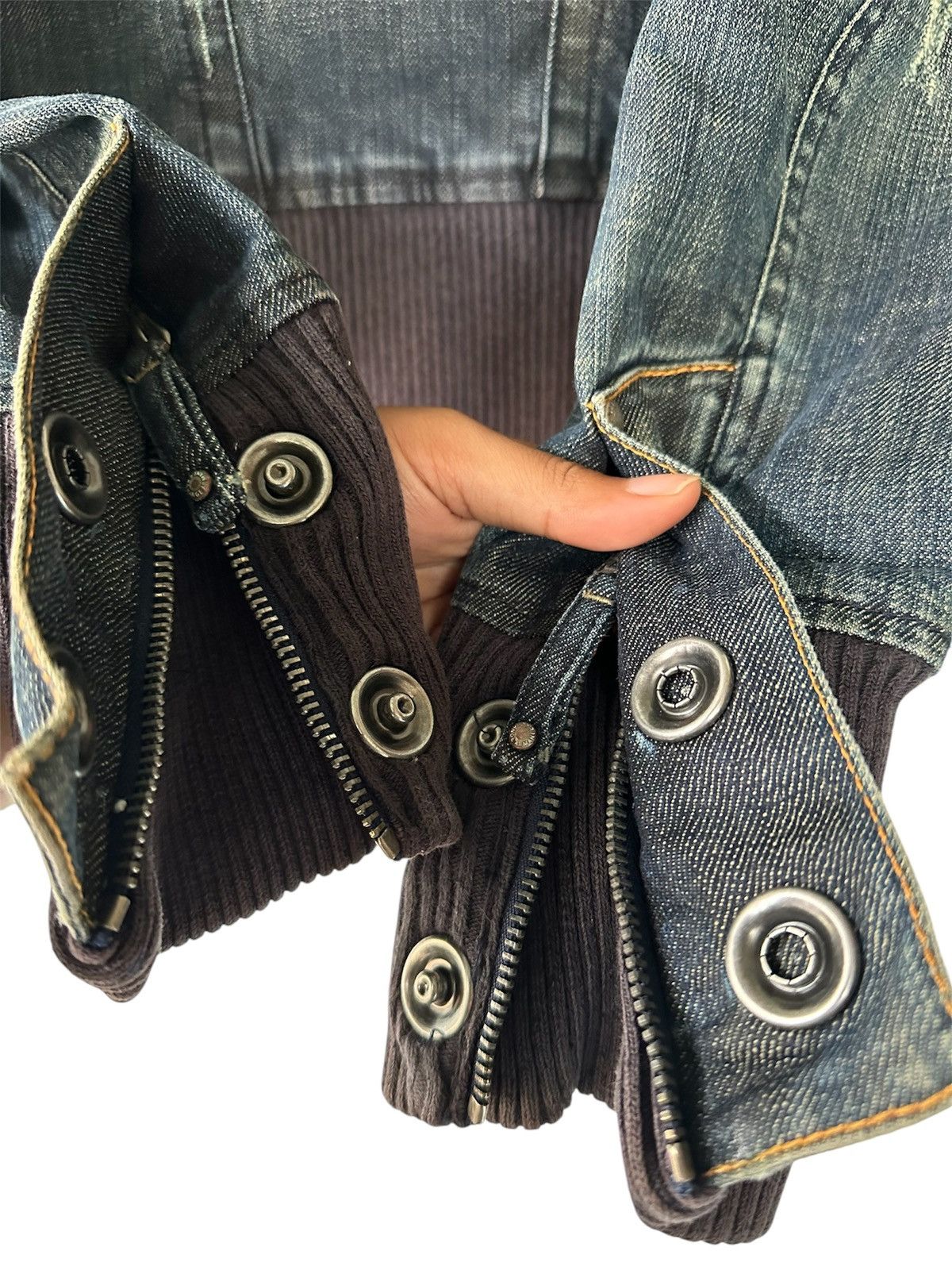 Armani Exchange 2000s VTG DISTRESSED ARMANI ZIP BUTTON STUDDED DENIM JACKET Size US XS / EU 42 / 0 - 13 Thumbnail