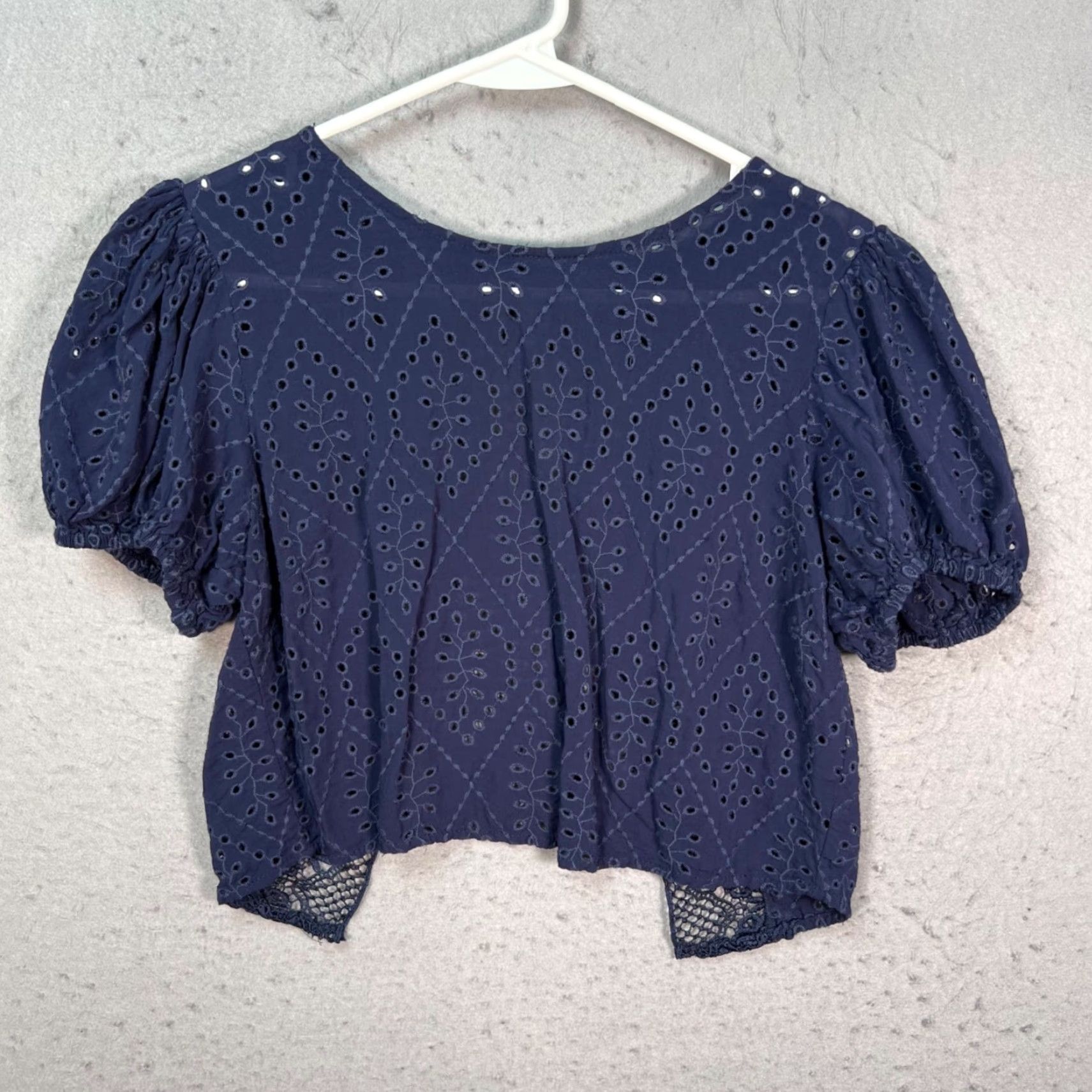 Vintage Womens Small Navy Blue Eyelet Lace Puff Sleeve Cropped Blouse Open Back Shirt Womens Size S / US 4 / IT 40 - 2 Thumbnail
