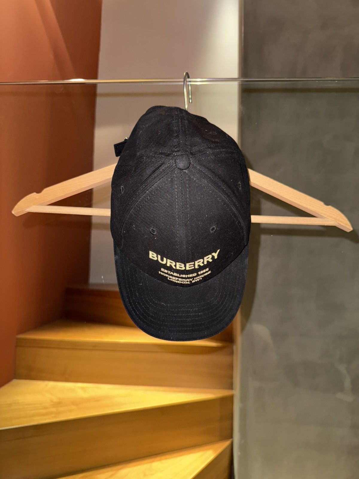 Burberry BURBERRY HAT NEVER WORN Size ONE SIZE - 1 Thumbnail