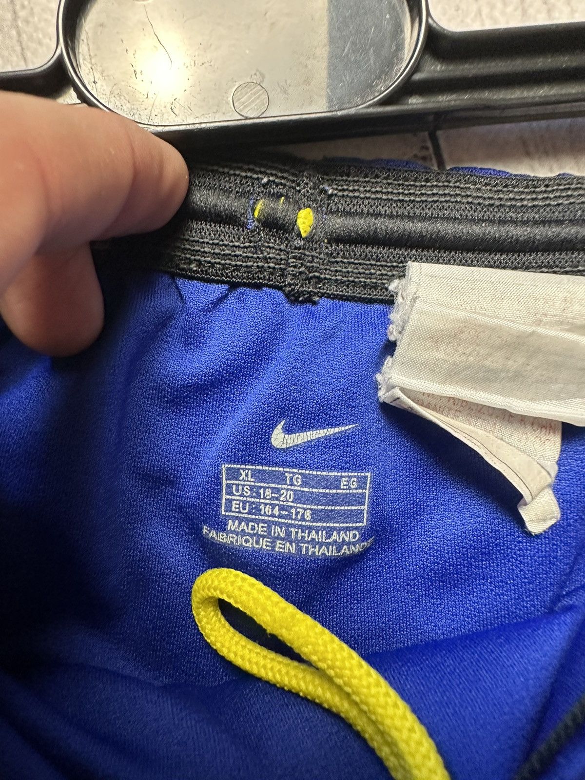 Vintage Vintage Nike Arsenal soccer shorts size Xs blue Size US 29 - 4 Thumbnail