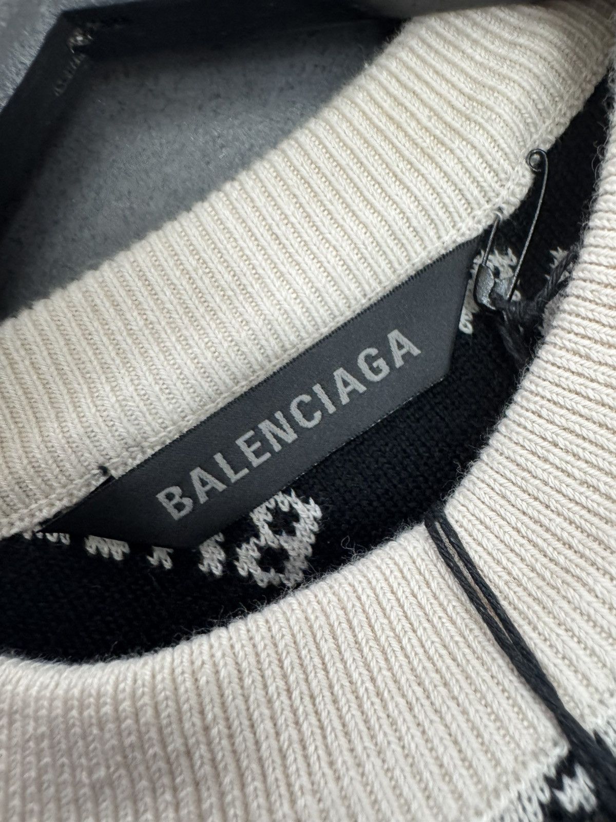 Balenciaga Belenciaga all over pull over crewneck Size US S / EU 44-46 / 1 - 3 Thumbnail