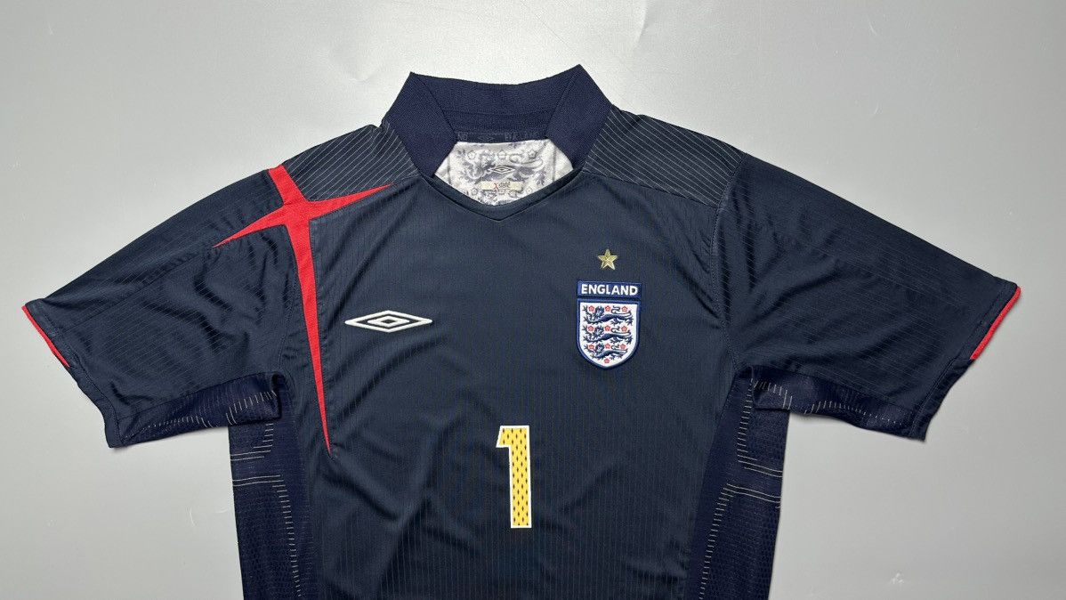Umbro ENGLAND UMBRO 2006 WORLD CUP FOOTBALL GK JERSEY #1 JAMES Size US M / EU 48-50 / 2 - 3 Thumbnail