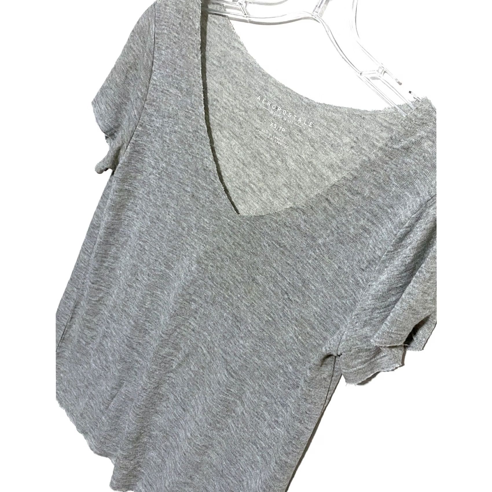 Vintage Aéropostale Gray V Neck Tee TShirt Top Womens XS Classic Casual Neutral TShirt Short Sleeve Pullover Size XS / US 0-2 / IT 36-38 - 2 Thumbnail