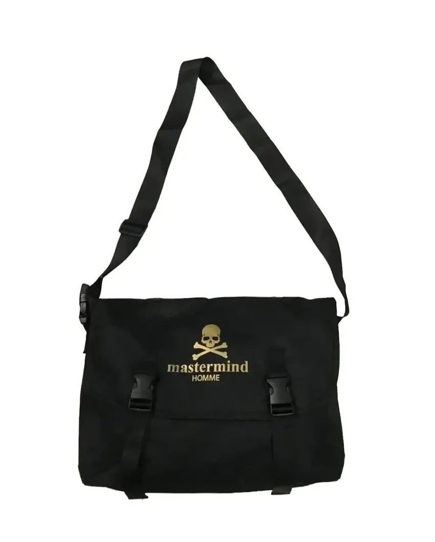 Mastermind Homme Messenger Bag in Black, Men's