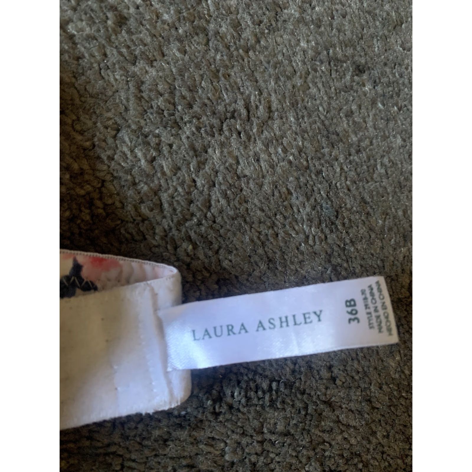 Laura Ashley Laura Ashley Lined Lace Bra 36B Womens Demi Multicolor Adjustment: Size 36B, Lined Lace Bra Size ONE SIZE - 3 Thumbnail