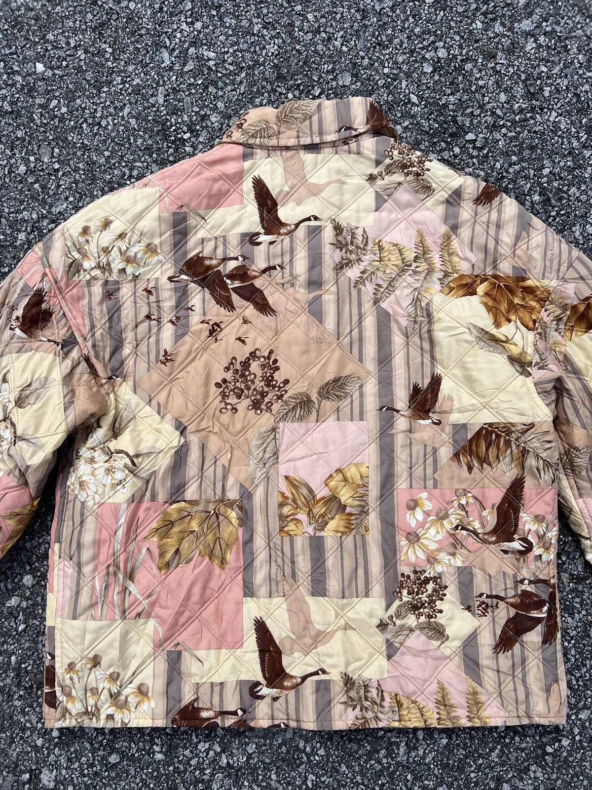 Salvatore Ferragamo Rare Vintage Salvatore Ferragamo Quilted Jacket Fullprint Size XS / US 0-2 / IT 36-38 - 6 Thumbnail