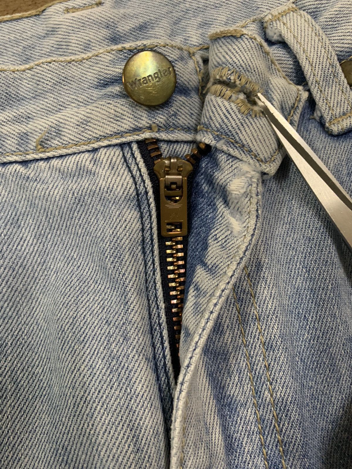 Wrangler Vintage 90s Wrangler Blue Washed Straight Leg Ripped Jeans Size US 29 - 4 Thumbnail