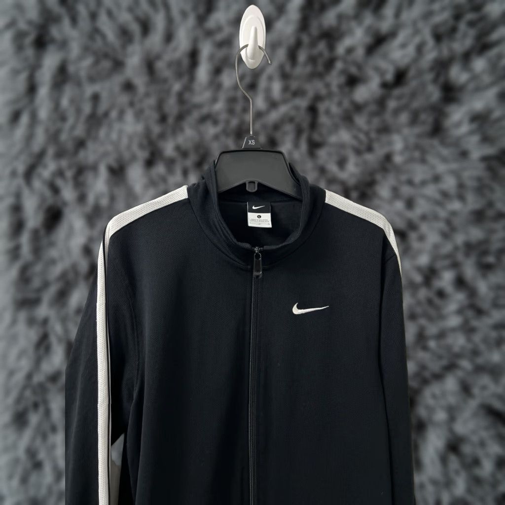 Nike Nike Track Jacket Mens Large Black Full Zip Pockets L/S Regular Fit Shirt? Size US L / EU 52-54 / 3 - 1 Thumbnail