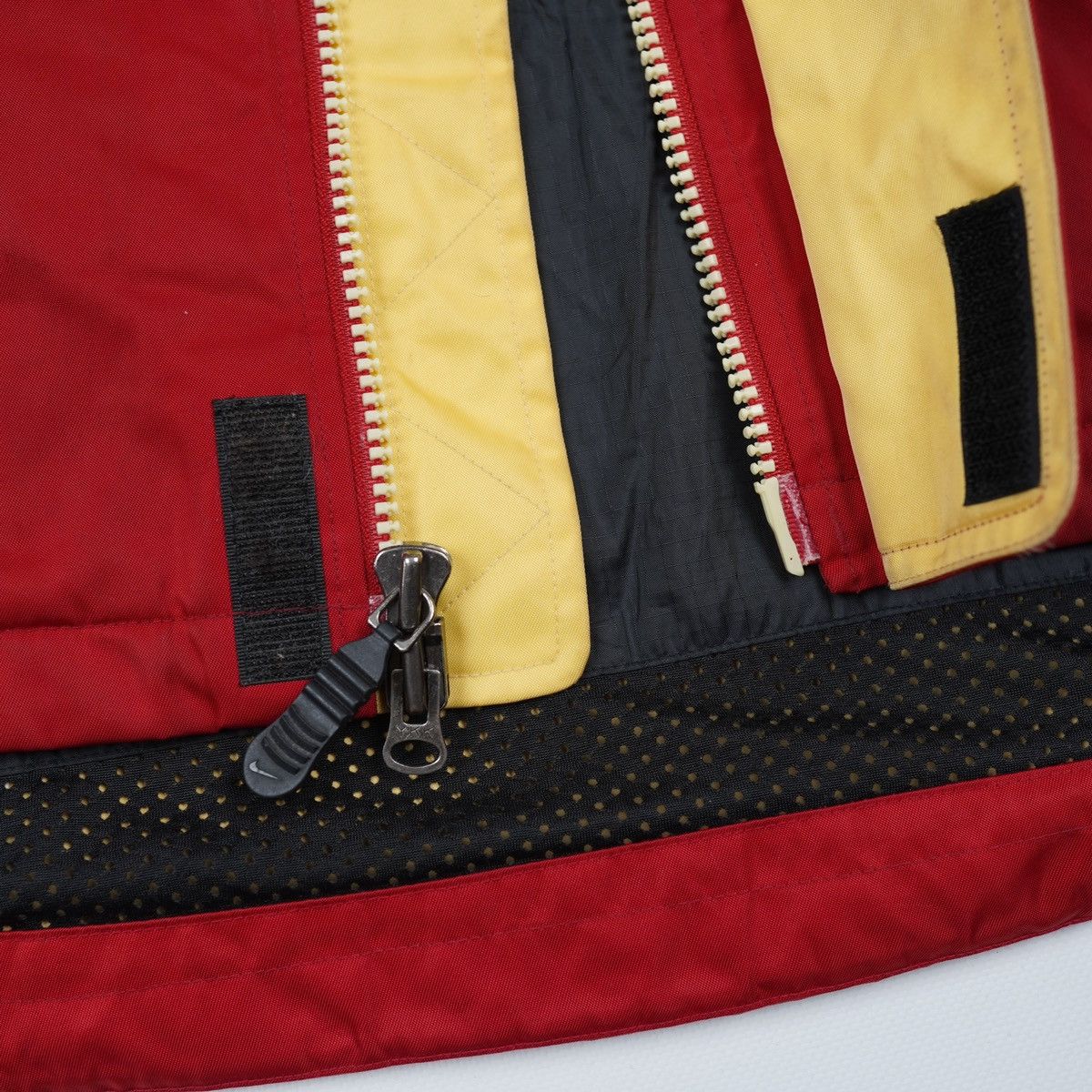 Nike ACG Nike ACG Red Jacket Vintage Windbreaker Size US M / EU 48-50 / 2 - 14 Thumbnail