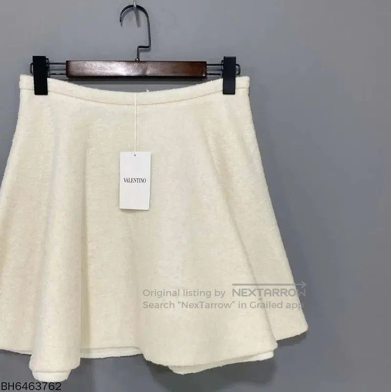 Valentino Valentino Women's White Skirt . Size 26" / US 2 / IT 38 - 2 Thumbnail