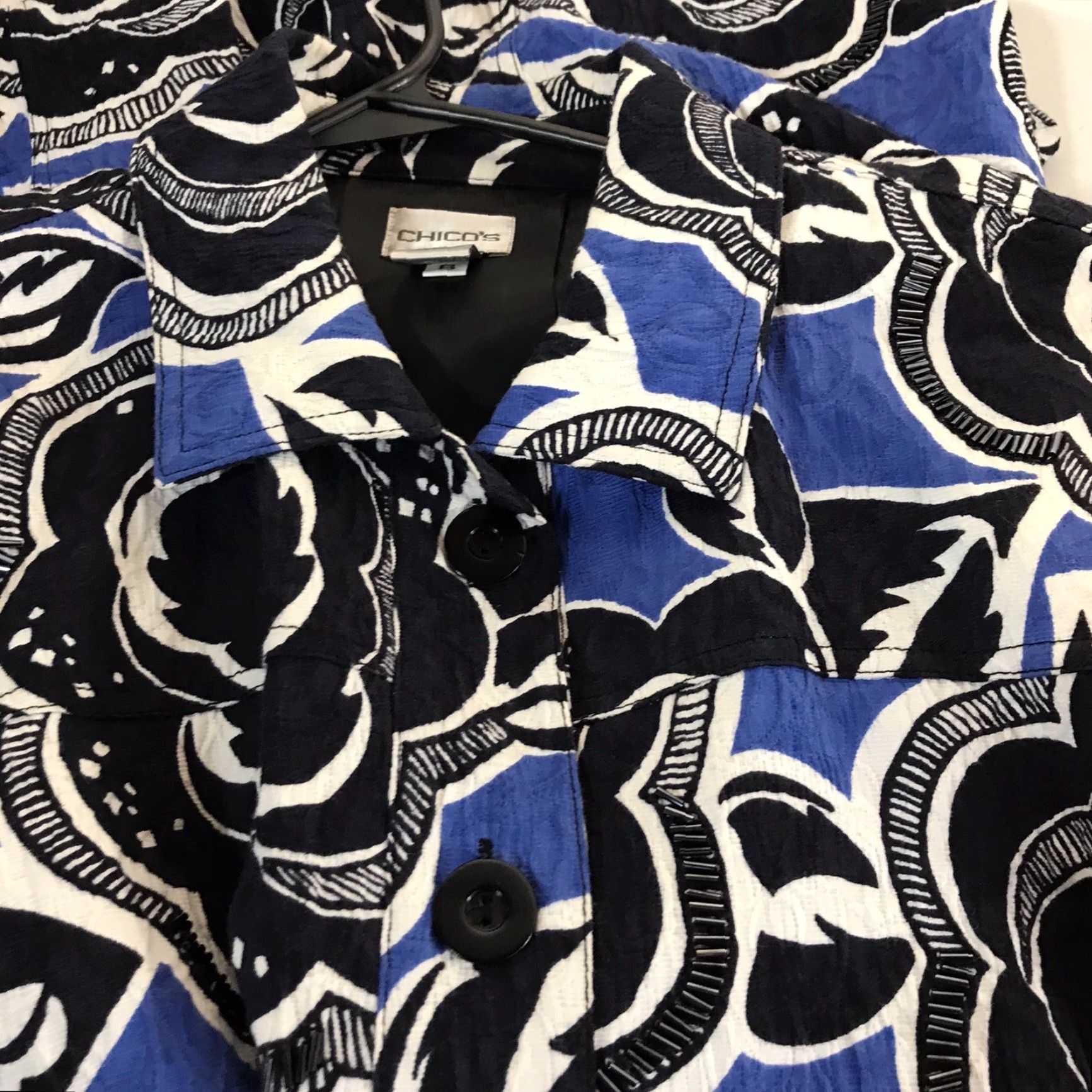 Vintage Chico's Floral Shimmering Jacket Womens Size L Blue Black White Long Sleeve Business Casual Size L / US 10 / IT 46 - 3 Thumbnail