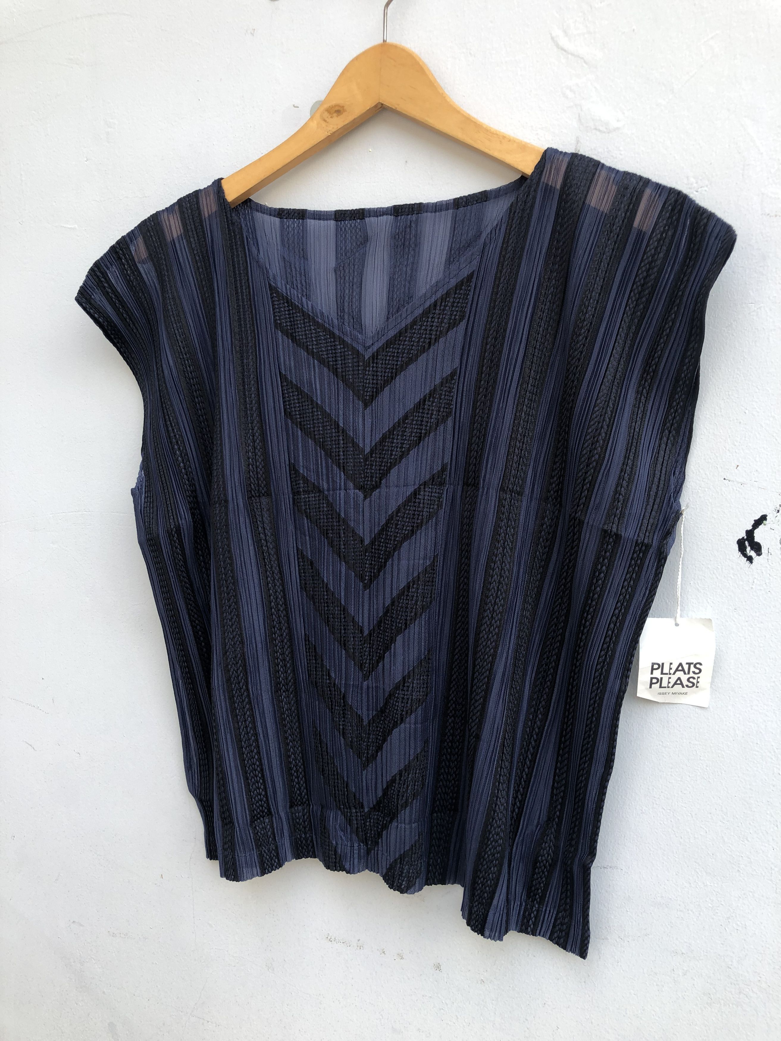 Pleats Please Issey Miyake Issey Miyake Pleats Please lace pasted Sleeveless Size L / US 10 / IT 46 - 2 Thumbnail