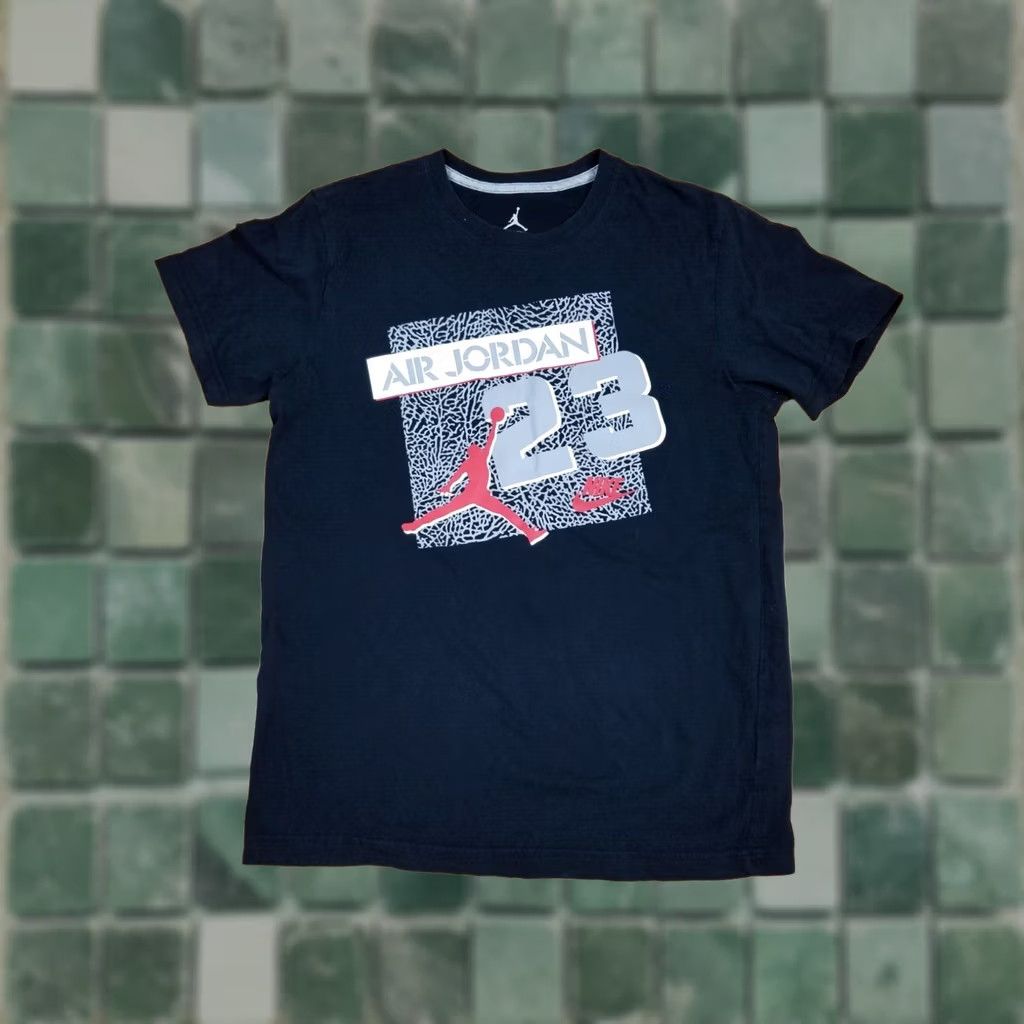 Nike VINTAGE Nike Air Jordan T-Shirt Black XL Large Short Sleeve Round Neck Men Meant for USA Theme Size US L / EU 52-54 / 3 - 1 Thumbnail