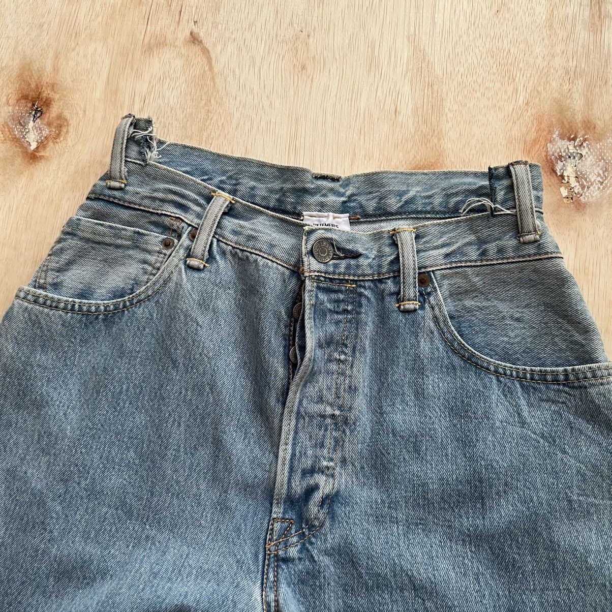 Levi's × Vetements VETEMENTS x LEVIS REWORKED RECONSTRUCTED DENIM HIVER 2017 Size 28" / US 6 / IT 42 - 12 Thumbnail
