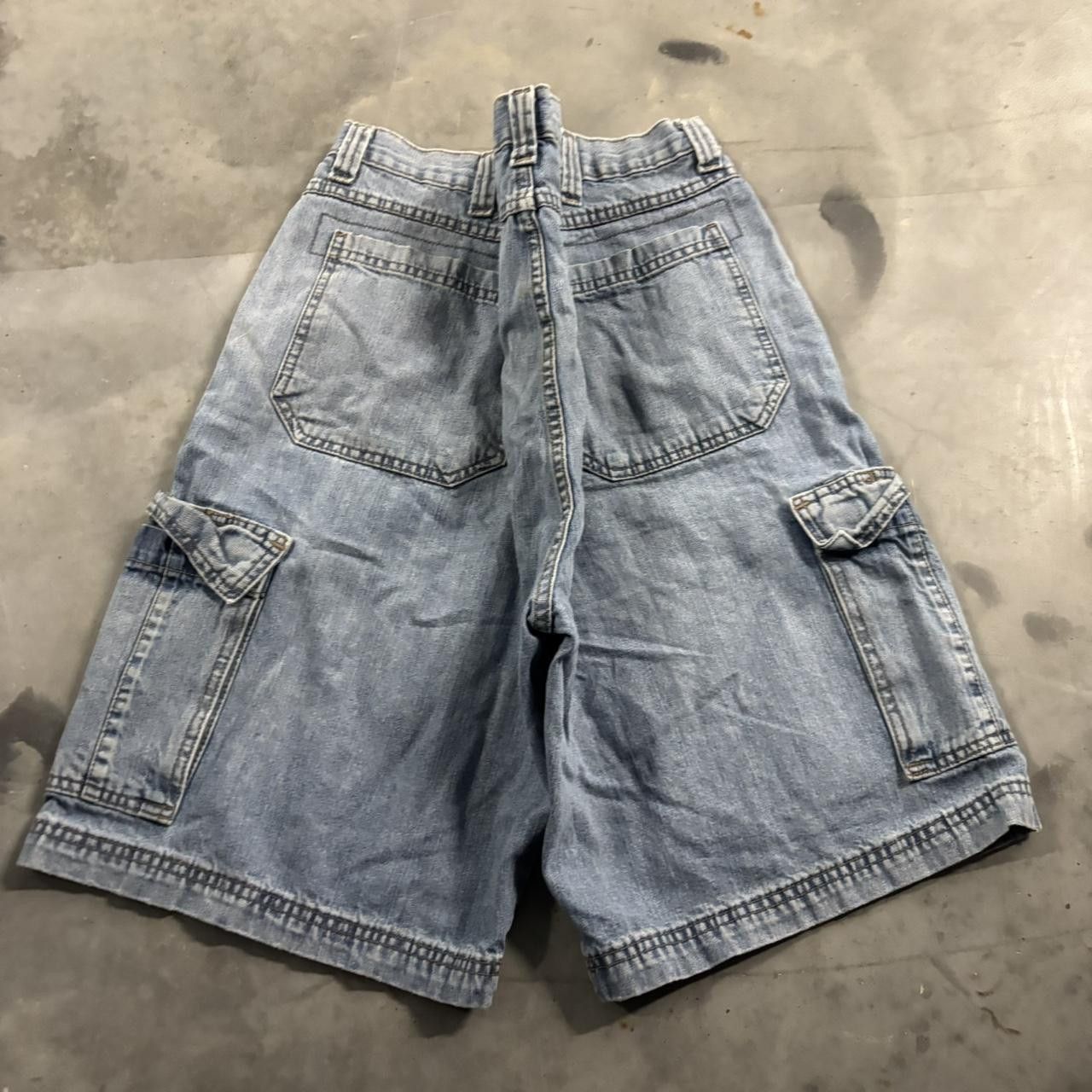 Vintage Crazy Vintage Y2K/2000s Baggy Light Wash Streetwear Skater Cargo Jorts! Size 36 Size US 36 / EU 52 - 5 Thumbnail