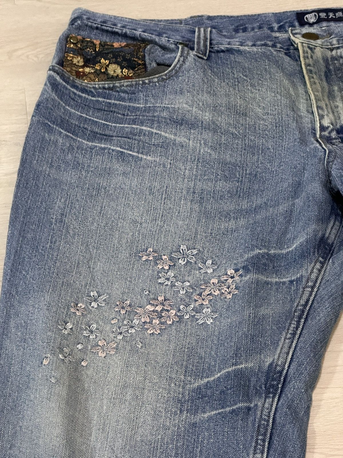 Japanese Brand Koi Pond Dragon Sukajan Japan Jeans Embroidered Size 41” Size US 41 - 6 Thumbnail