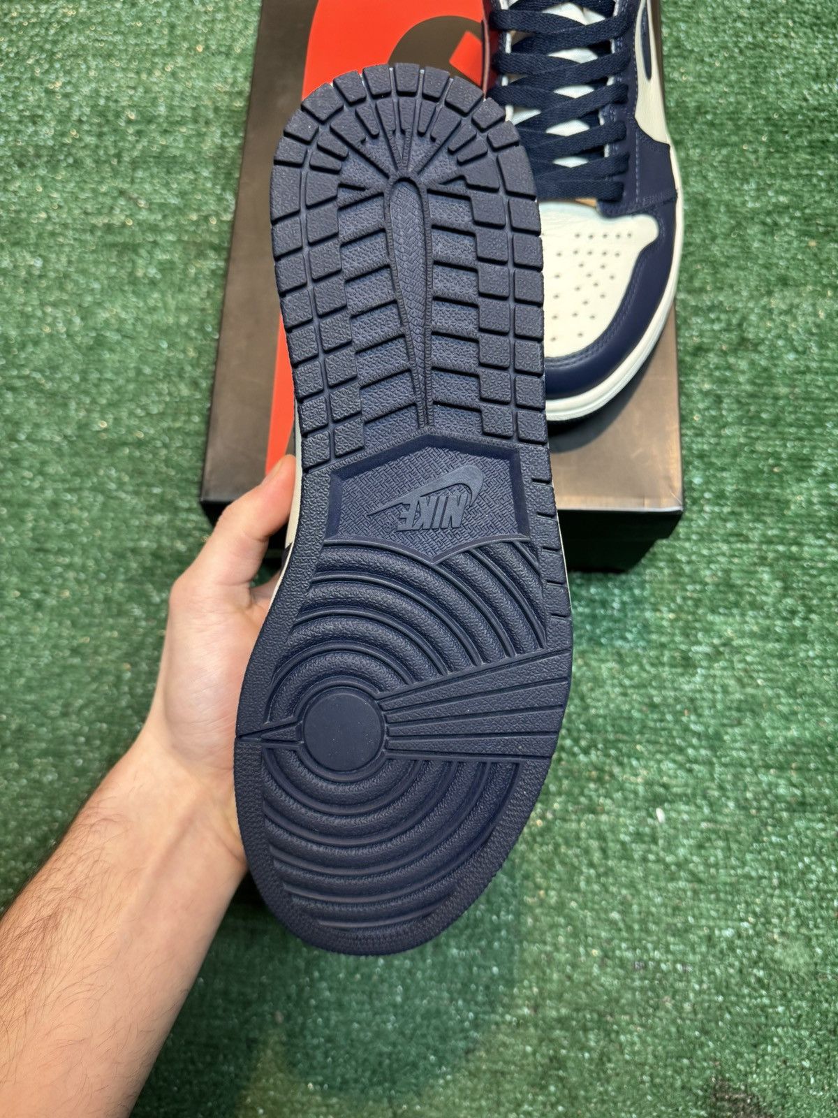 Jordan Brand Jordan Retro 1 Obsidian Size 10.5 Size US 10.5 / EU 43-44 - 4 Thumbnail