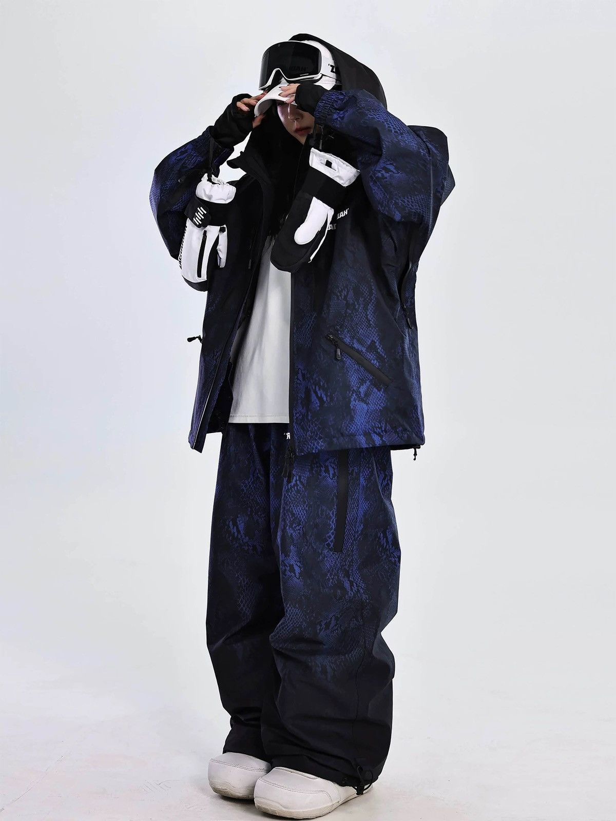 Other Blue Coral Snake Pattern Outdoor Windproof Ski Suit Size US 32 / EU 48 - 3 Thumbnail