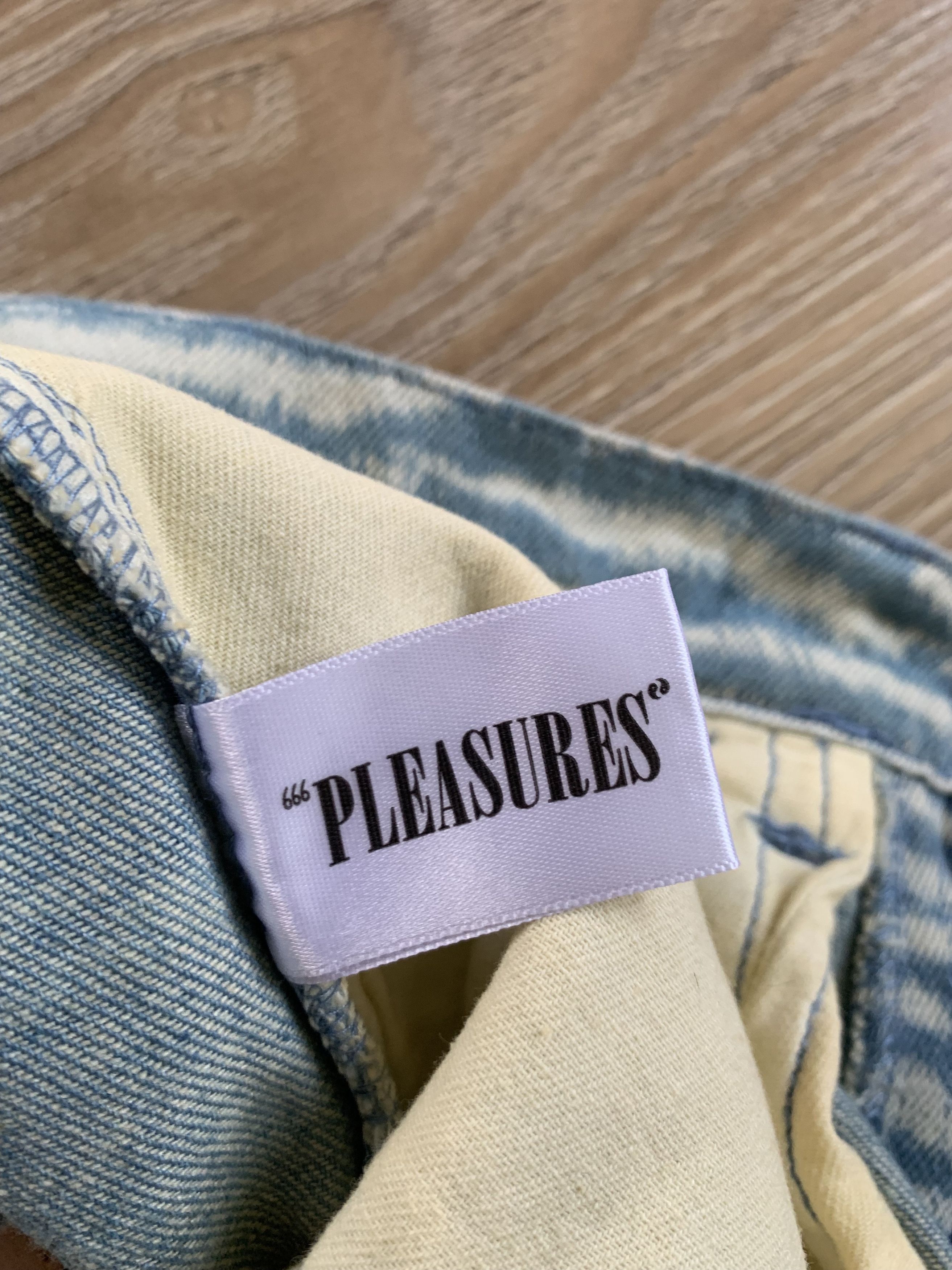 Designer × Pleasures Pleasures Tie Dye Light Blue Denim Shorts Size US 30 / EU 46 - 9 Thumbnail
