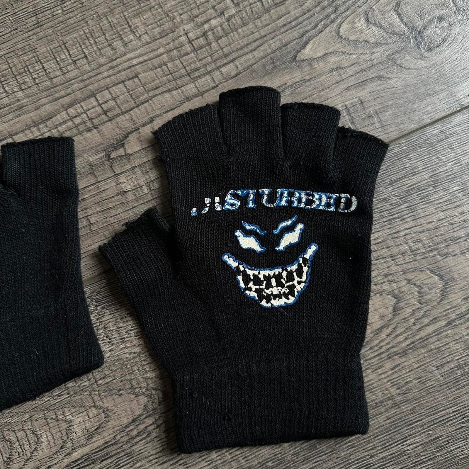 Vintage Vintage 00s Disturbed Rock Metal Punk Band Fingerless Gloves Size ONE SIZE - 2 Thumbnail
