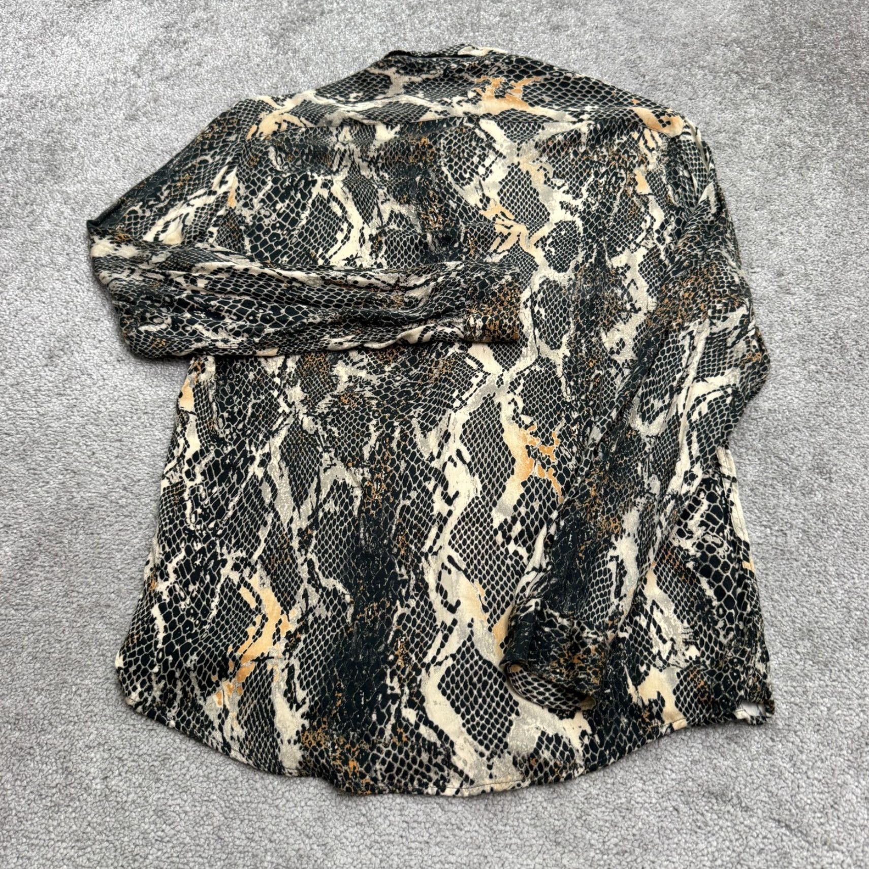 Zara VINTAGE Zara Snakeskin Button-Up Shirt Women Small Animal Print Long Sleeve Casual Size S / US 4 / IT 40 - 2 Thumbnail
