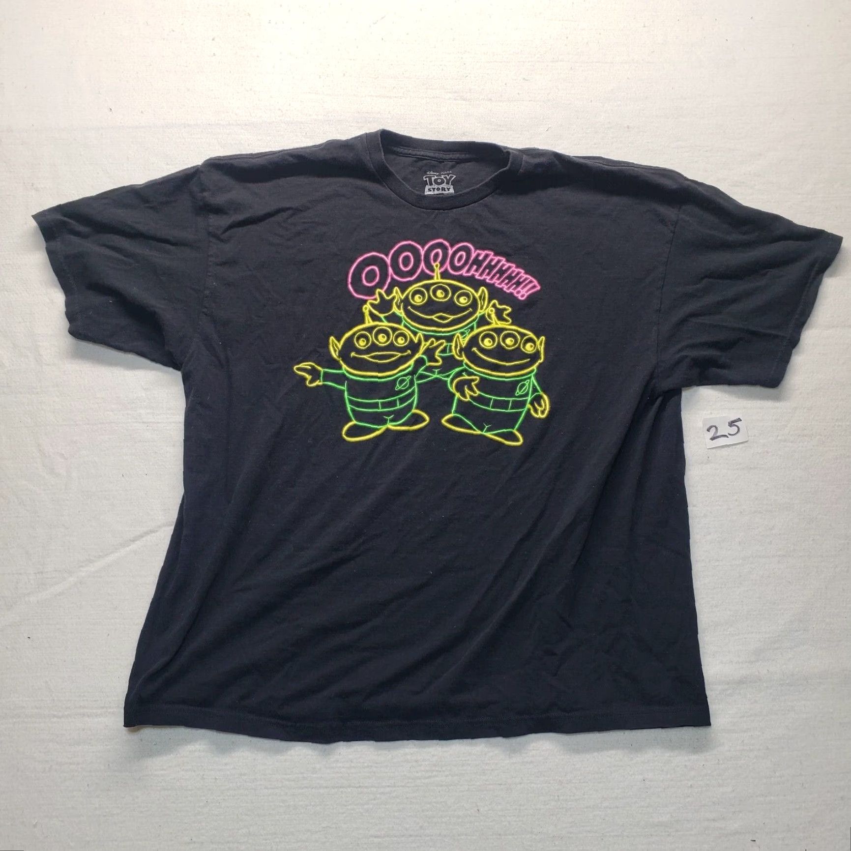 Disney VINTAGE Toy Story 3 Pixar Movie Alien Claw Machine Short Sleeve T-Shirt Mens 3XL Black Size US XXL / EU 58 / 5 - 2 Thumbnail