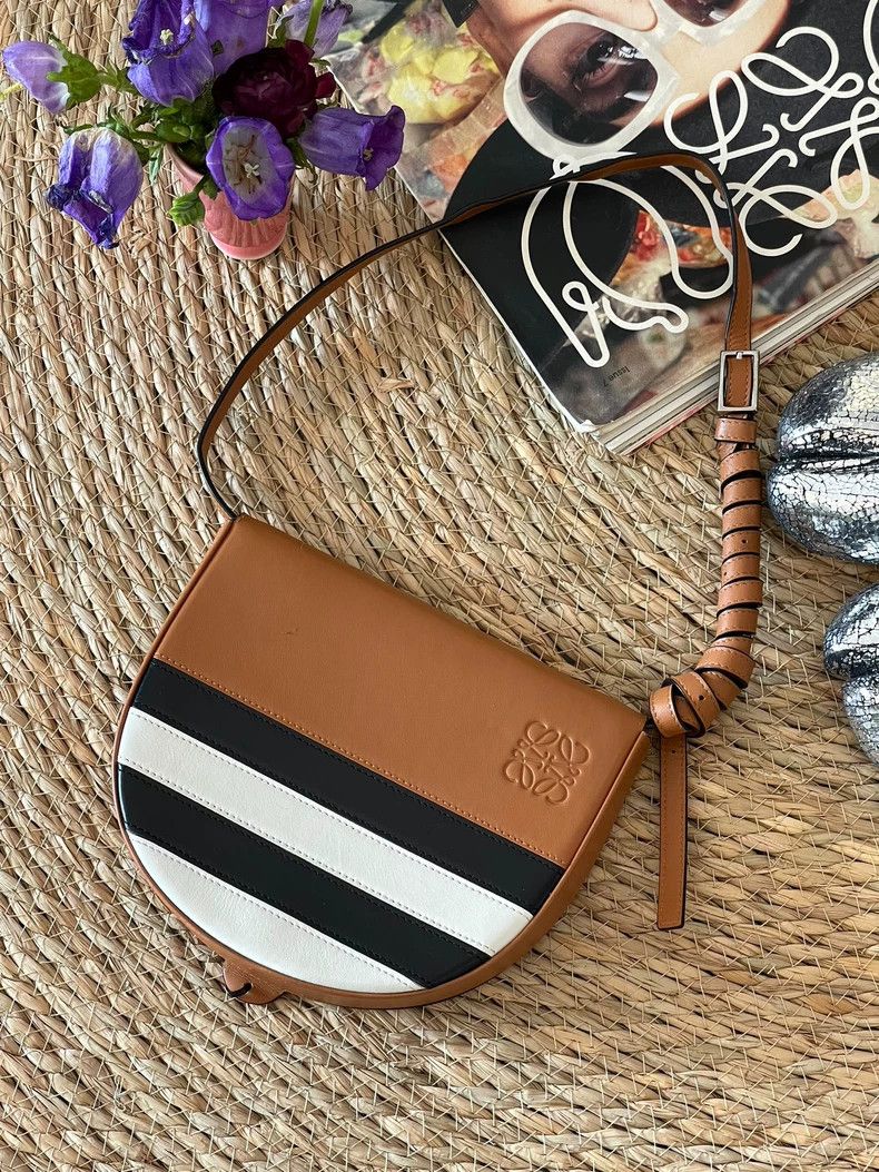 Loewe loewe Color-blocked shell cross-body bag 2503-Nextarrow Size ONE SIZE - 3 Thumbnail