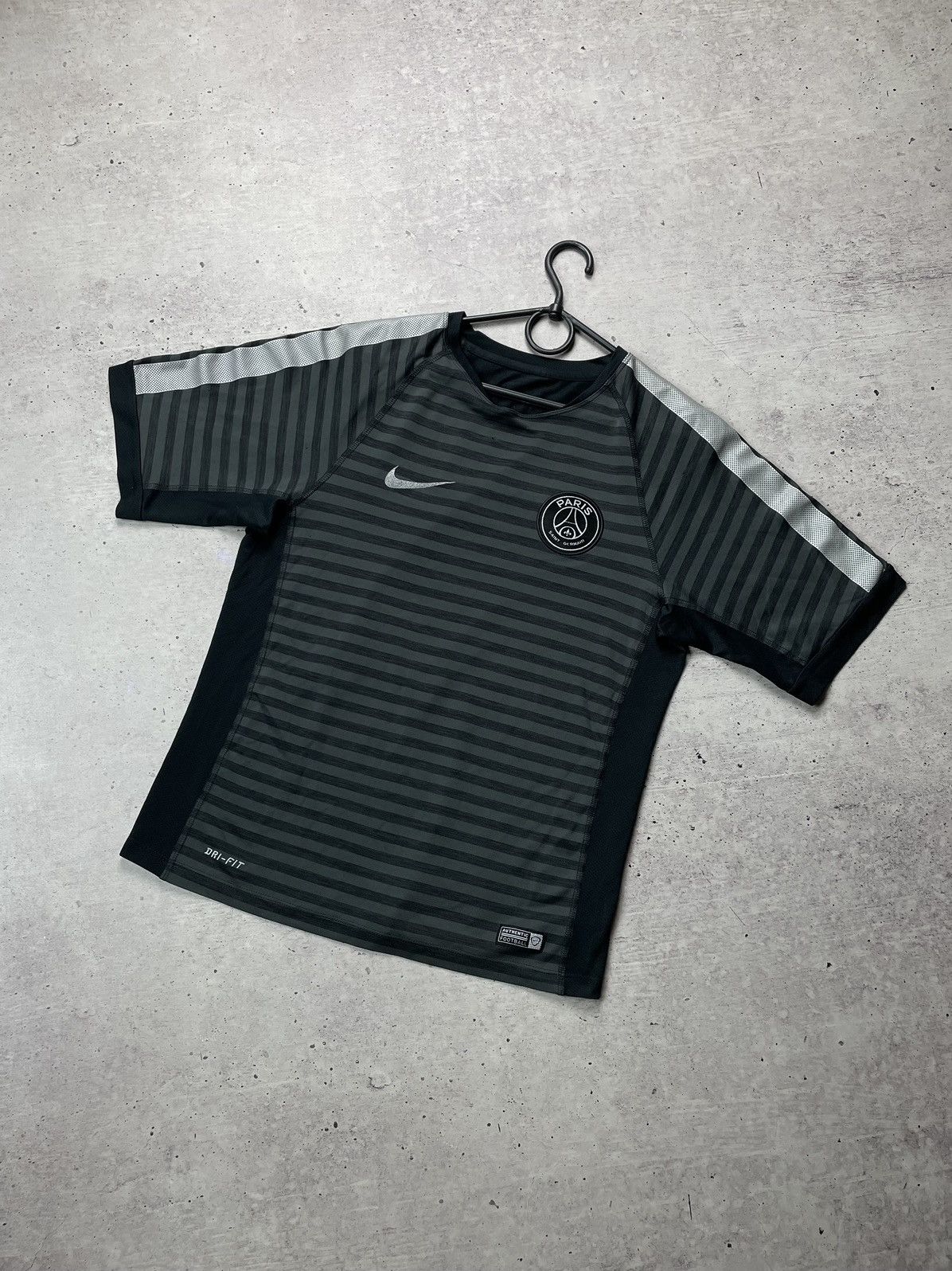 Nike × Vintage Vintage Nike PSG Soccer Jersey Size XS Size US XS / EU 42 / 0 - 1 Thumbnail