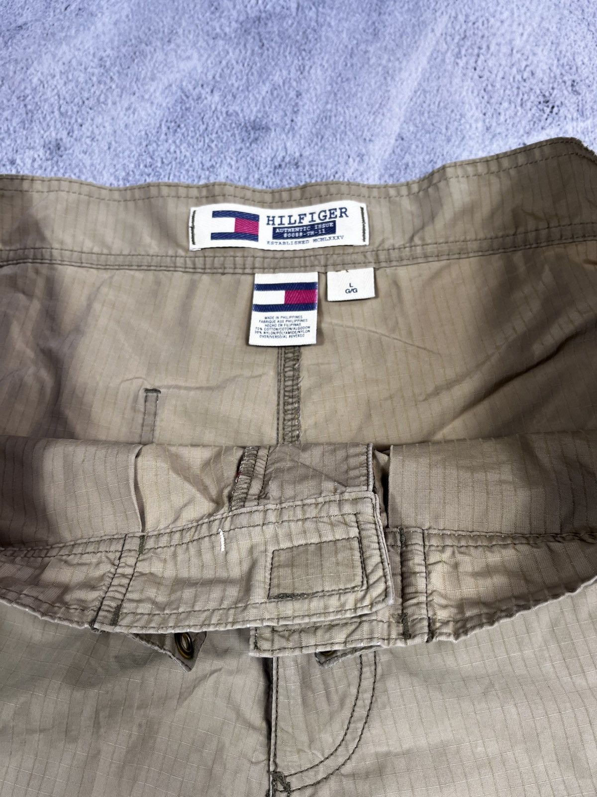 Tommy Hilfiger Vintage Tommy Hilfiger nylon shorts streetwear Y2K style L Size US 34 / EU 50 - 7 Thumbnail