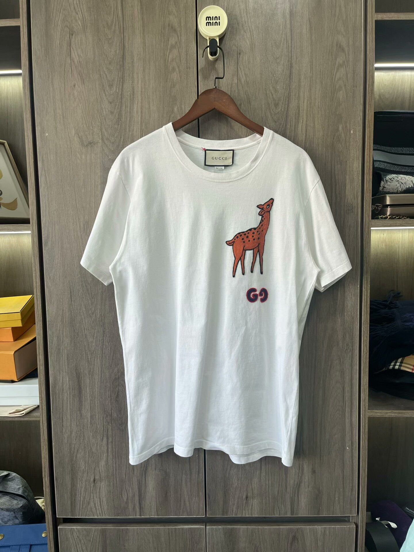 Gucci Gucci White Deer Short-Sleeve T-Shirt Size US S / EU 44-46 / 1 - 1 Thumbnail