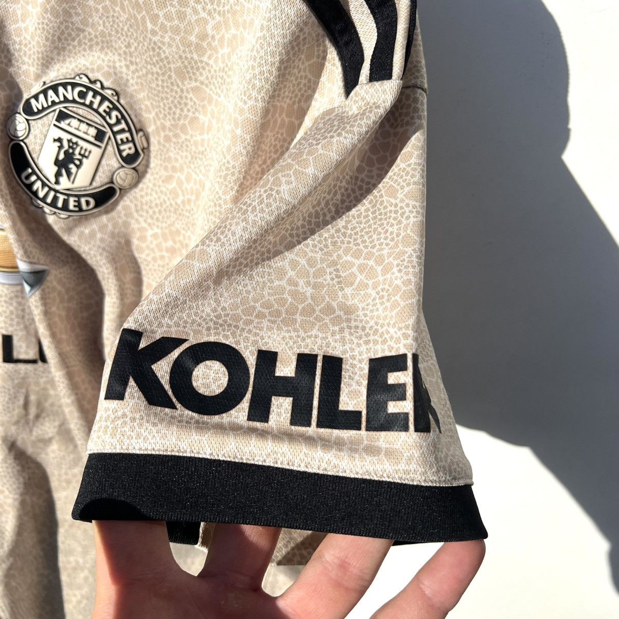 Adidas MANCHESTER UNITED 2019 2020 FOOTBALL SHIRT SOCCER JERSEY Size US XL / EU 56 / 4 - 7 Thumbnail