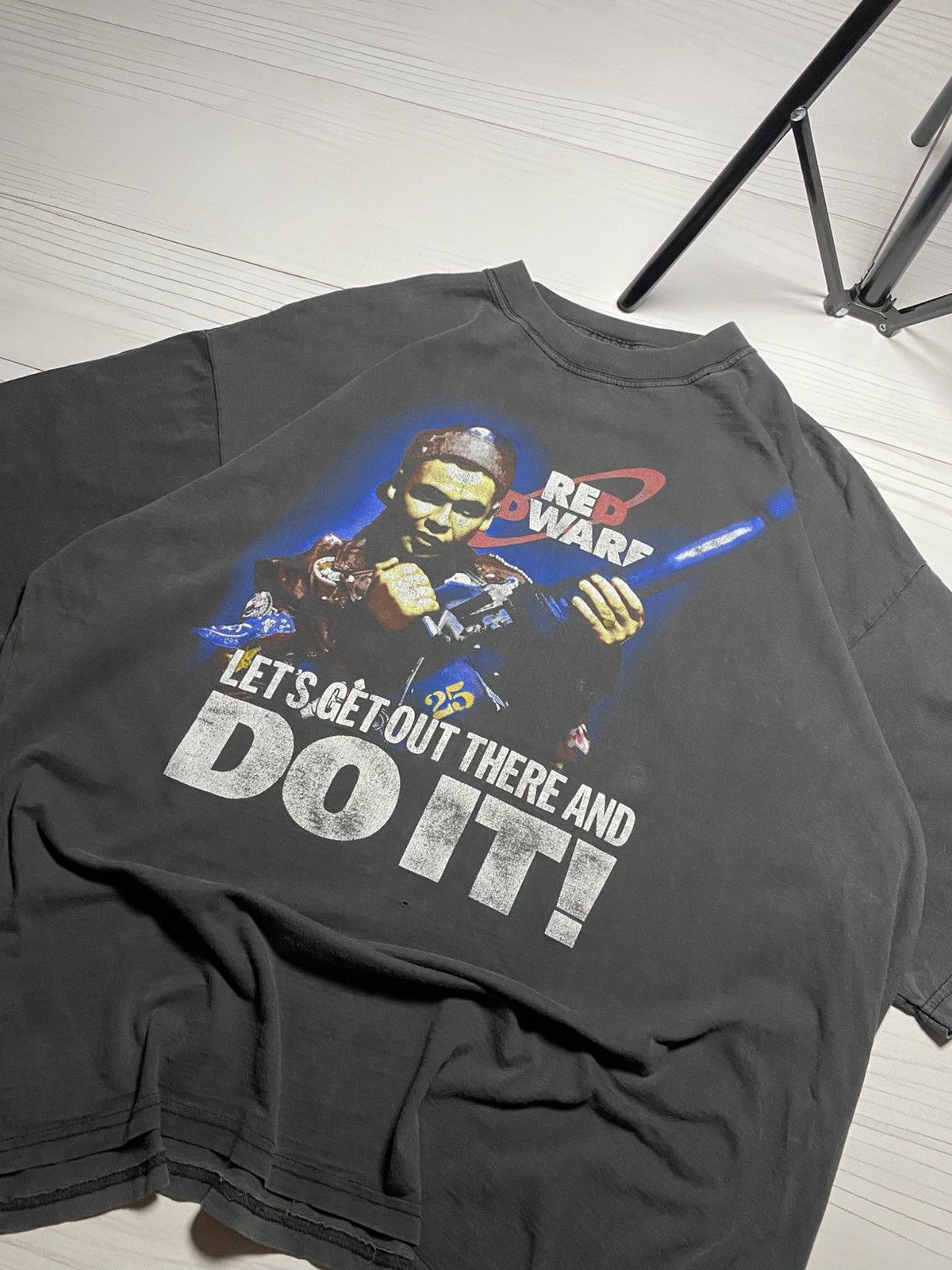 Vintage Vintage 90’s Red Dwarf distressed faded box fit y2k t shirt Size US XL / EU 56 / 4 - 12 Thumbnail