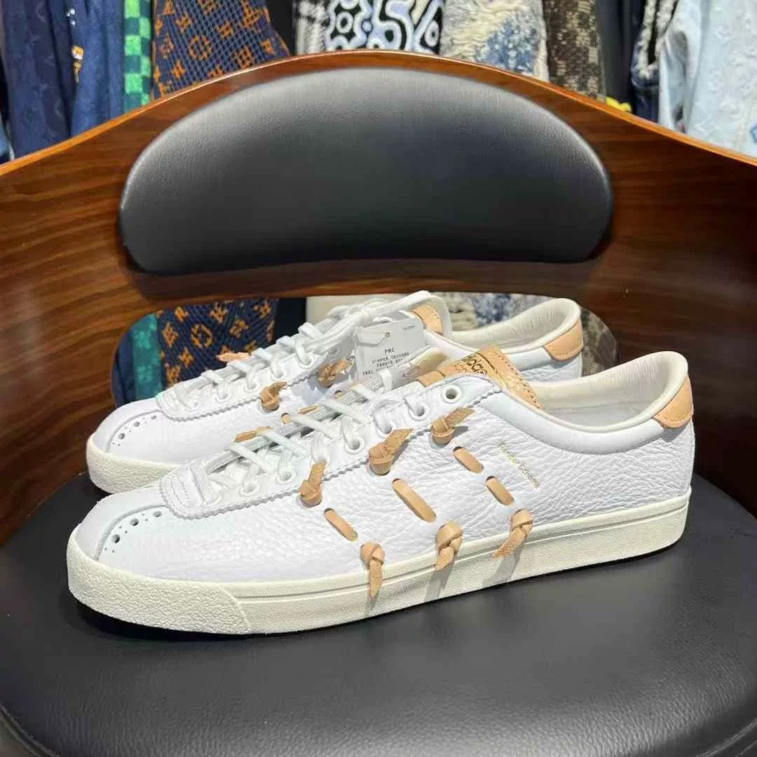 Adidas Adidas White Lowtop Sneakers 44 Men Size US 10.5 / EU 43-44 - 1 Thumbnail