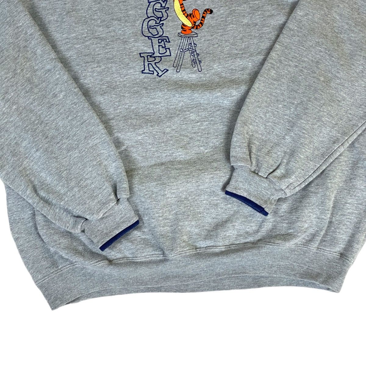Disney 🔥LAST PRICE🔥 Vintage Pooh The Tiger Embroidered Sweatshirt Size US L / EU 52-54 / 3 - 7 Thumbnail