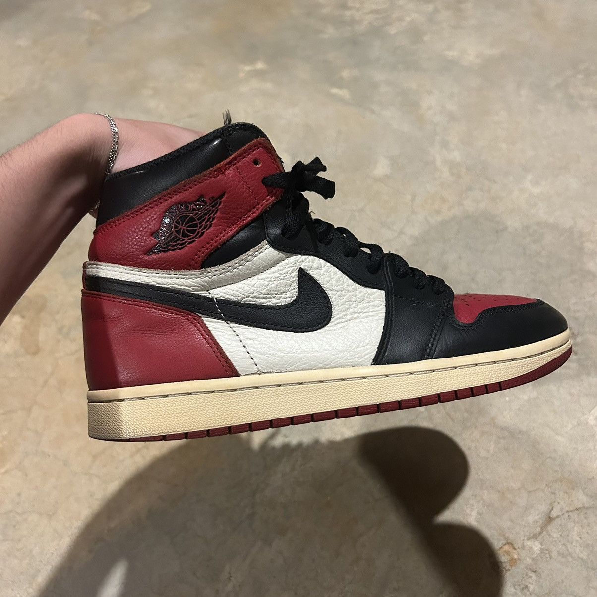 Jordan Brand × Nike Air Jordan 1 Retro High OG Bred Toe 2018 US 8 Size US 8 / EU 41 - 6 Thumbnail