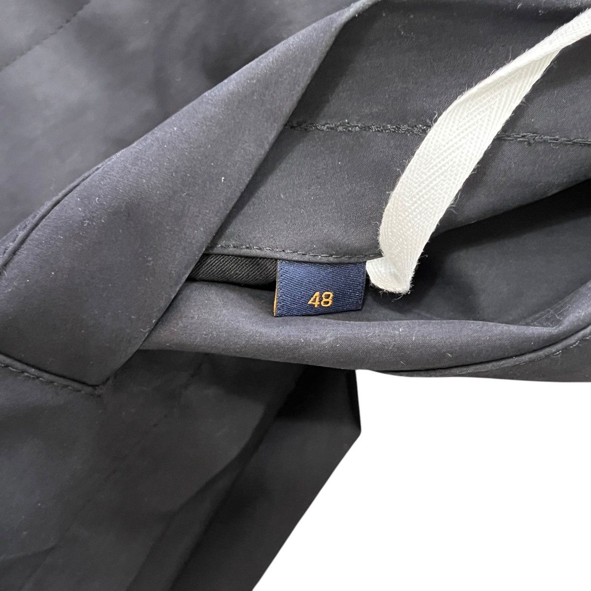 Louis Vuitton Louis Vuitton Virgil Abloh Sample Curved Seam Trench Coat Size US M / EU 48-50 / 2 - 13 Thumbnail