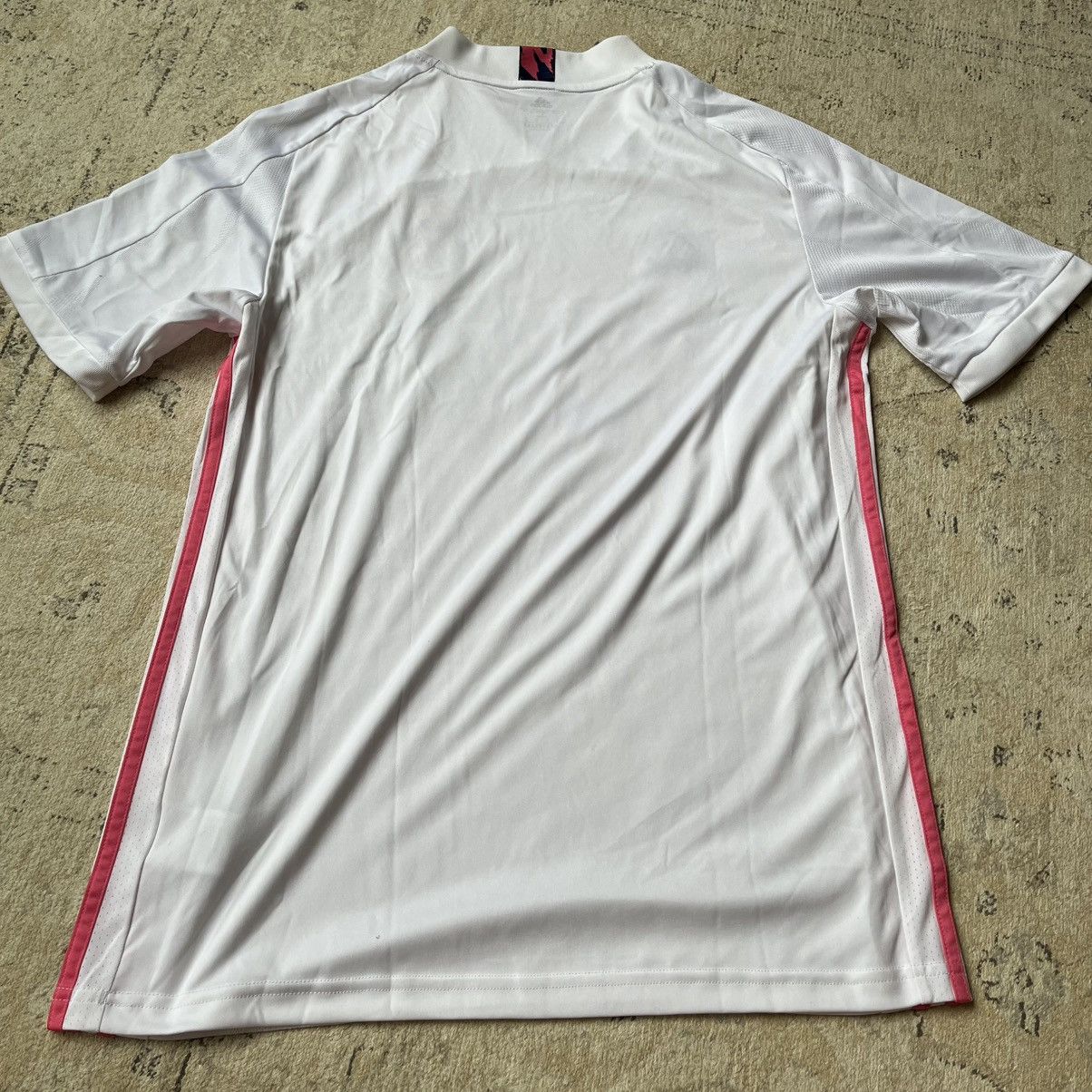 Adidas Real Madrid Home Jersey Size US M / EU 48-50 / 2 - 7 Thumbnail