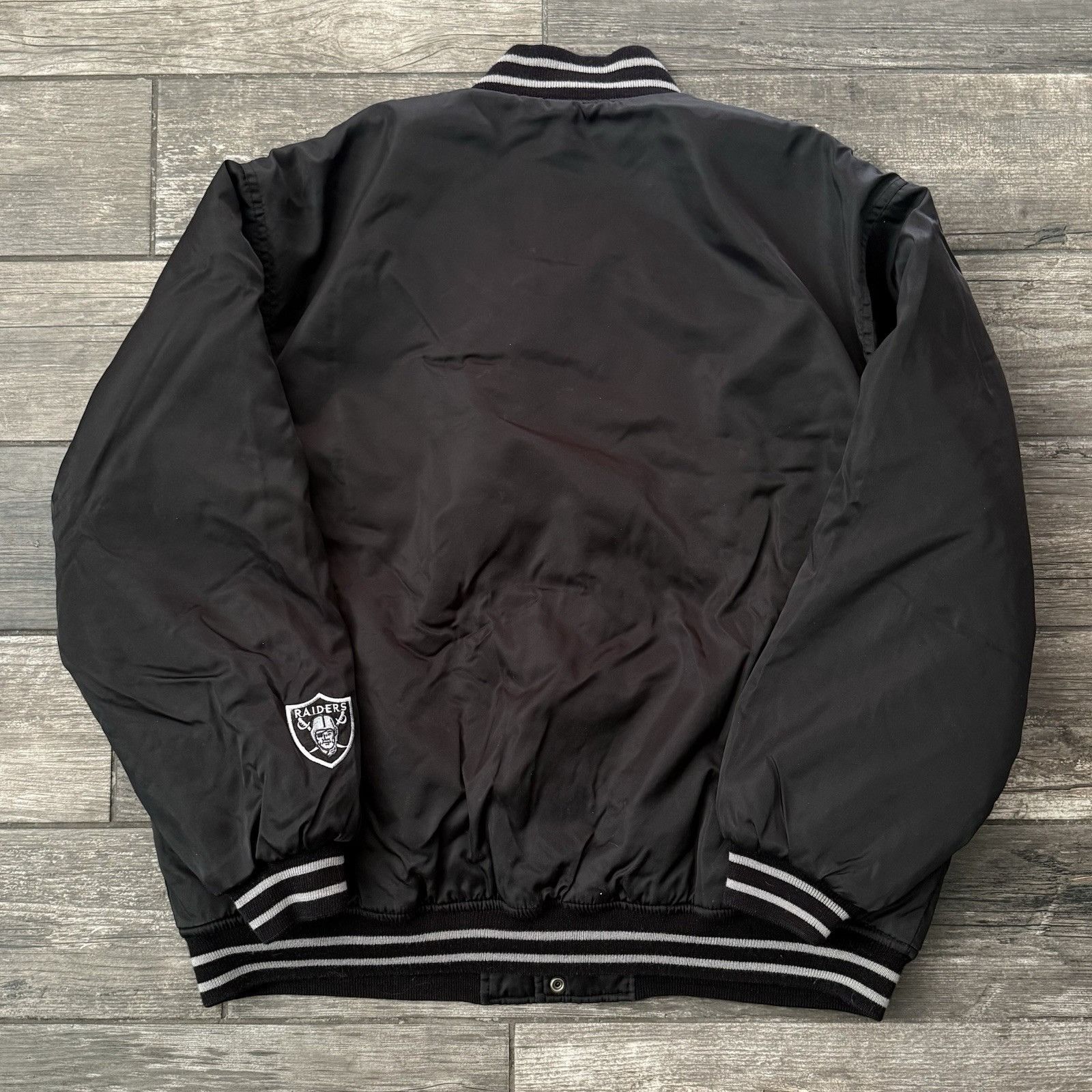 NFL VTG LOS ANGELES RAIDERS BLACK SATIN FOOTBALL NFL GAME DAY JA Size US L / EU 52-54 / 3 - 2 Thumbnail