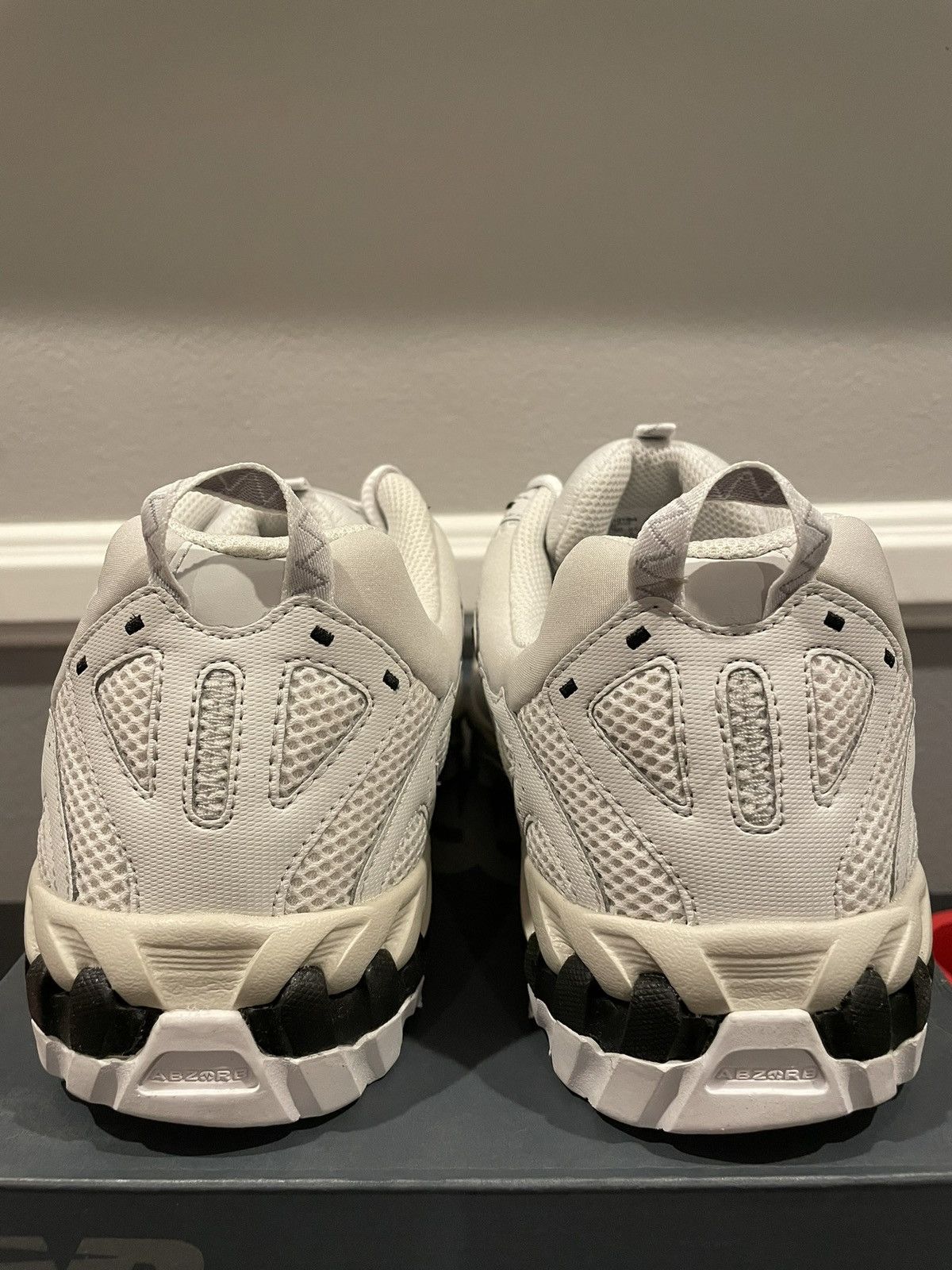 New Balance New Balance 610 Nimbus Cloud White Black Size 9 Men’s Size US 9 / EU 42 - 4 Thumbnail