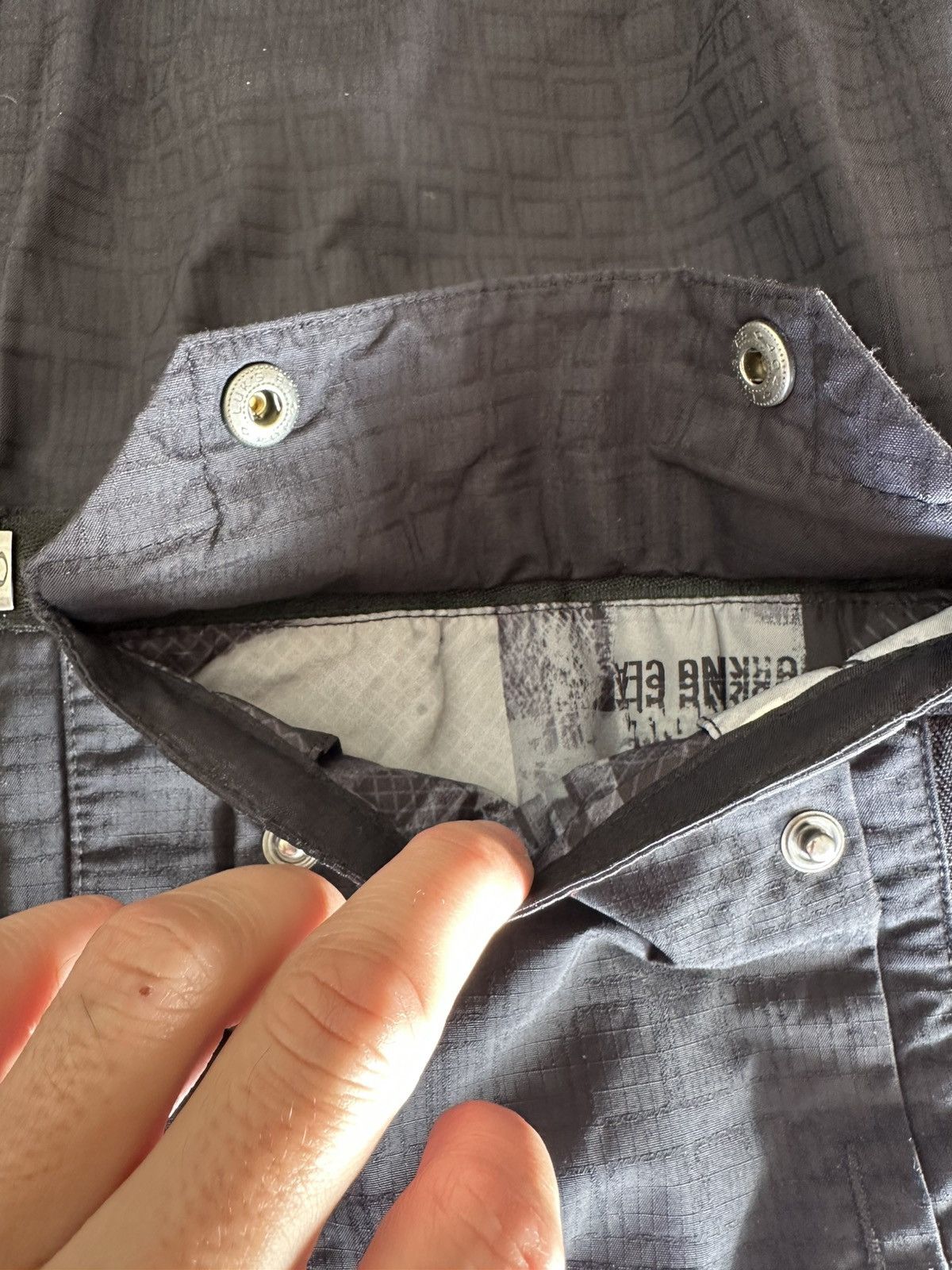 Oakley × Vintage Vintage 90s Oakley Ski Snowboard Jacket Coat Parka Black L Size US L / EU 52-54 / 3 - 15 Thumbnail